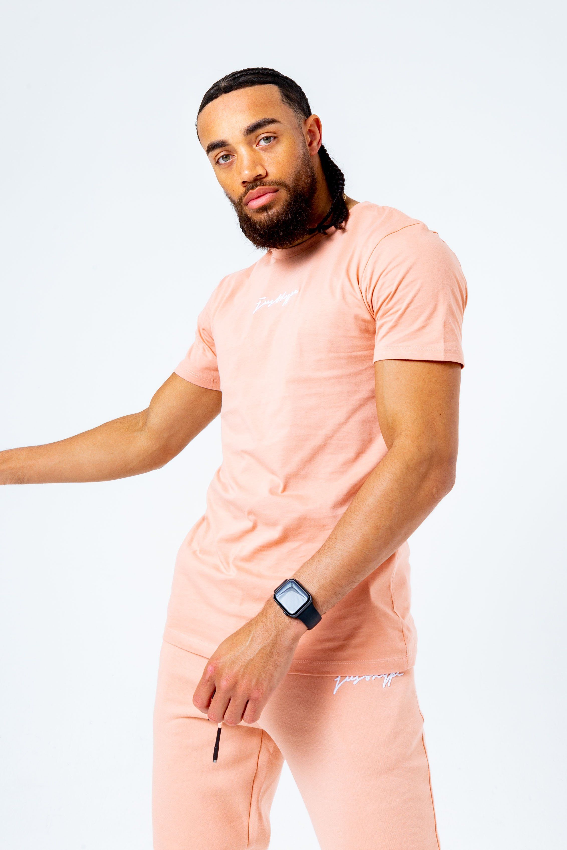 The perfect t-shirt to add to your everyday rotation. The HYPE. Pink Signature Men's T-Shirt is available in a size XXS to XXXL, doubles up as a day to night t-shirt, with supreme amount of comfort with a 100% cotton fabric base. Designed in a pink base and a contrasting white new! justhype signature logo embroidered across the front. Wear with skinny fit jeans and box fresh jeans or keep it casual with a pair of dark wash denim shorts for beach days. Machine washable.