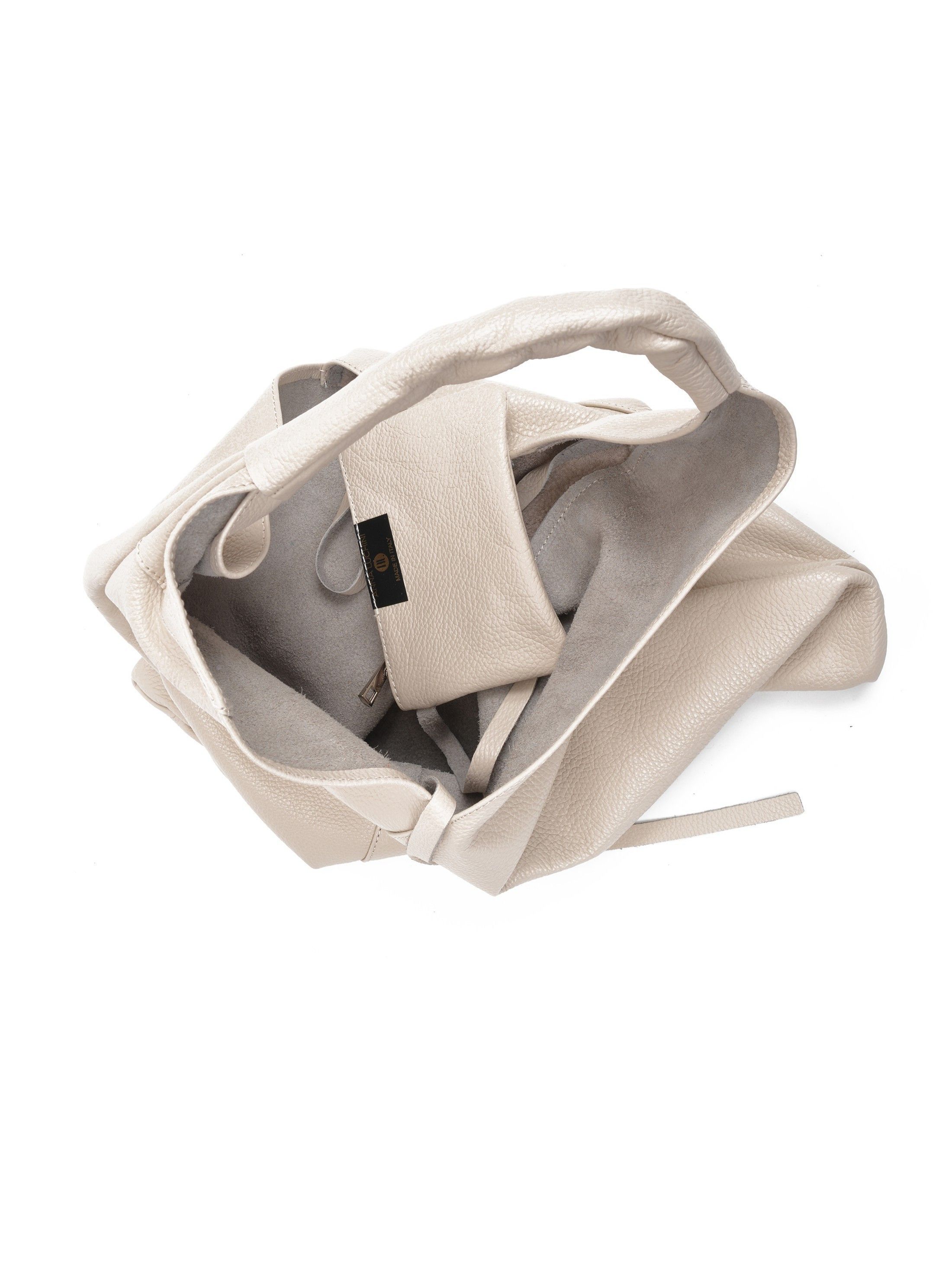 Shopper Bag
100% cow leather
Interior zip pocket
Top handles: 65 cm
Dimensions: 35x47x / cm             
Shoulder strap: /