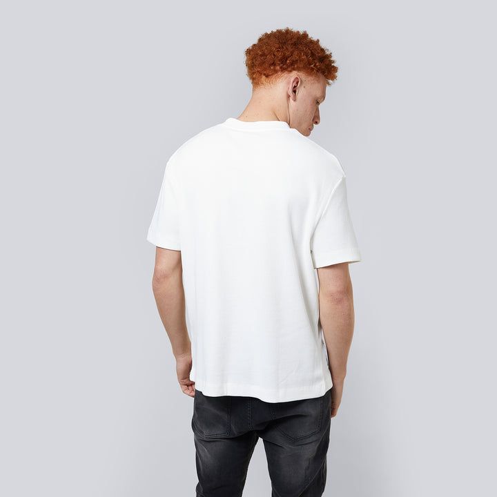 Description: Waffle Tee in White featuring small Black box print. Details: White colour Logo box print at the side of the body Crew Neck Ribbed Collar Composition: 100% Cotton. Machine wash as per care label instructions.