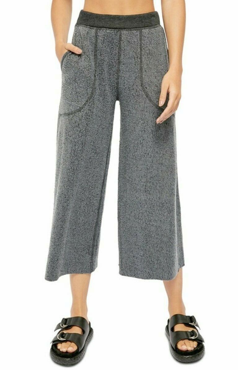 Color: Grays Size Type: Regular Bottoms Size (Women's): M Height Type: regular Type: Pants Style: Sweatpants Occasion: Casual Rise: Mid Inseam: 22 Material: Polyester Stretch: YES