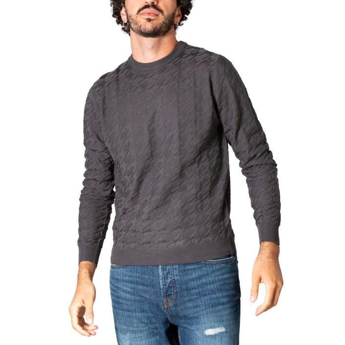 Brand: Antony Morato
Gender: Men
Type: Knitwear
Season: Fall/Winter

PRODUCT DETAIL
• Color: grey
• Pattern: plain
• Fastening: slip on
• Sleeves: long
• Neckline: round neck

COMPOSITION AND MATERIAL
• Composition: -50% wool -50% polyester 
•  Washing: machine wash at 30°