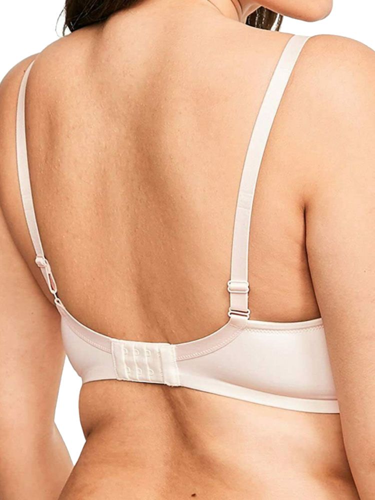 This pretty Figleaves non-wired nursing bra has a gorgeous ivory lace overlay and cute bow in the middle. It includes drop down cups for easy feeding and a soft and deep elasticated band, padded hook and eye and encased seams, all providing for comfort.