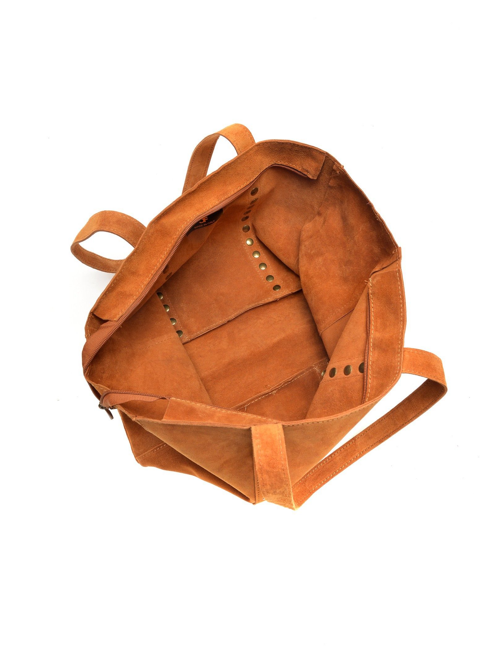 Top Handle Bag
100% cow leather
Top zip closure
Stud decoration
Dimensions(L):28x47x12 cm
Handle:56 cm
Shoulder strap:/ cm