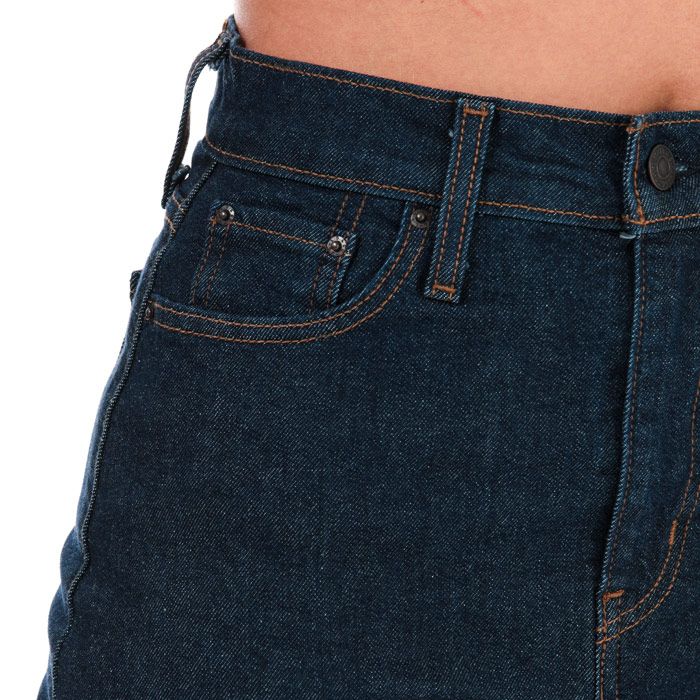 Womens Levis Classic Skirt in dark blue.<BR><BR>- Classic 5 pocket styling.<BR>- Button fly fastening.<BR>- Mid-rise.<BR>- Belt loops.<BR>- Straight hem.<BR>- Main material: 98% Cotton  2% Elastane. Machine washable. <BR>- Ref: 859690004