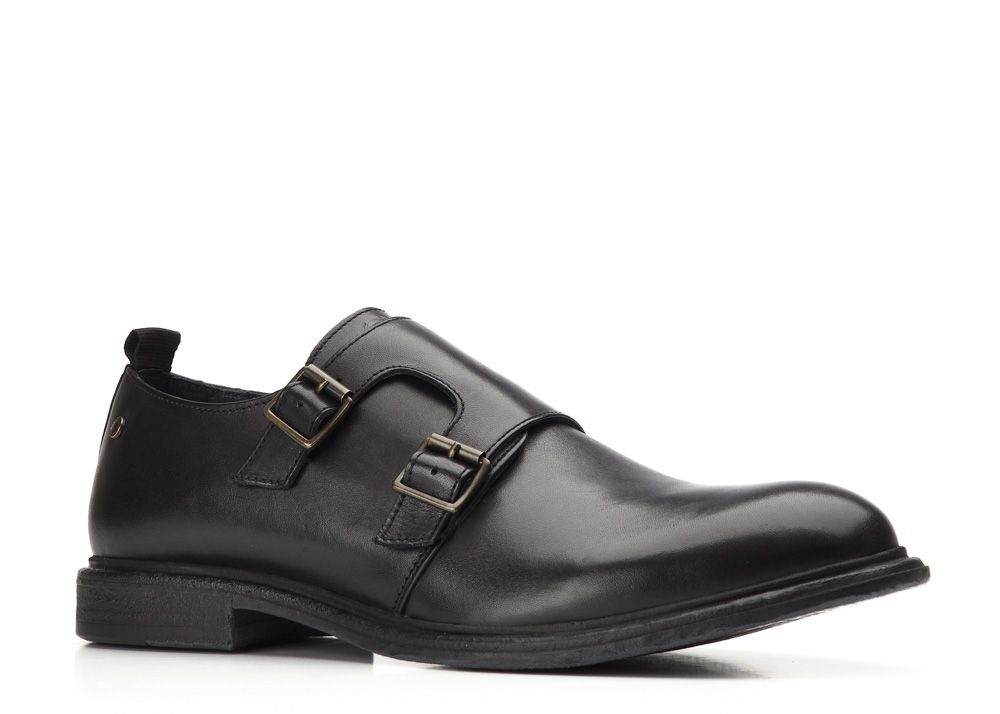 The Shale double monk strap shoe from Base London is crafted from high quality leathers and features a two buckle strap fastening as well as a resin slim-line sole. A Double Monk is the perfect way to stand out from the crowd at the office or formal event.