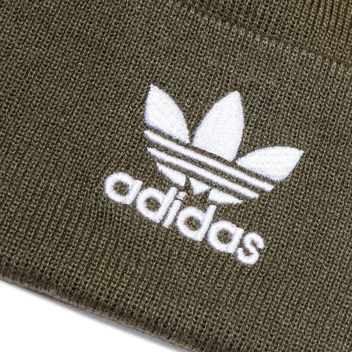 adidas Originals Adicolor Bobble Beanie Hat in khaki. -  Fold-up brim. - Pompom on top. - Embroidered Trefoil logo. - Main material: 100%  Cotton. Machine washable. - Ref: GL7482