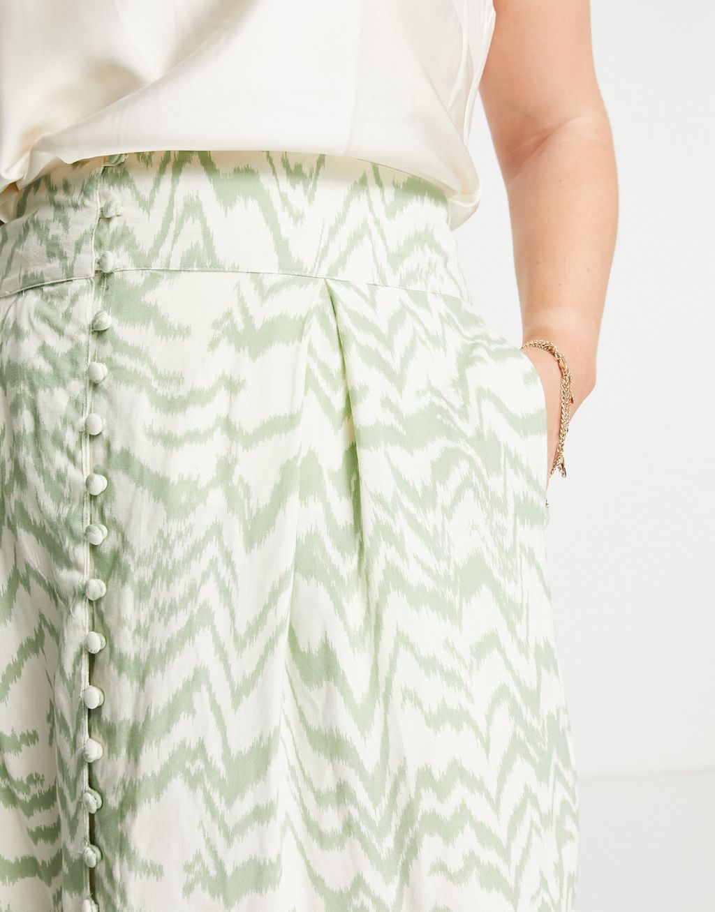 Plus-size skirt by ASOS DESIGN Always here for animal print High rise Button-through front Functional pockets Side splits Regular fit Sold by Asos