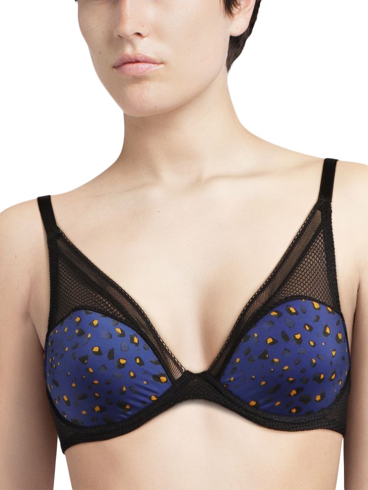 Chantelle by Passionata Imagine range is the perfect modern print lingerie. This plunge t-shirt bra is slightly padded, giving you a natural shape. Underwired cups provide uplift and support. Adjustable straps and hook and eye fastening provides the perfect fit.