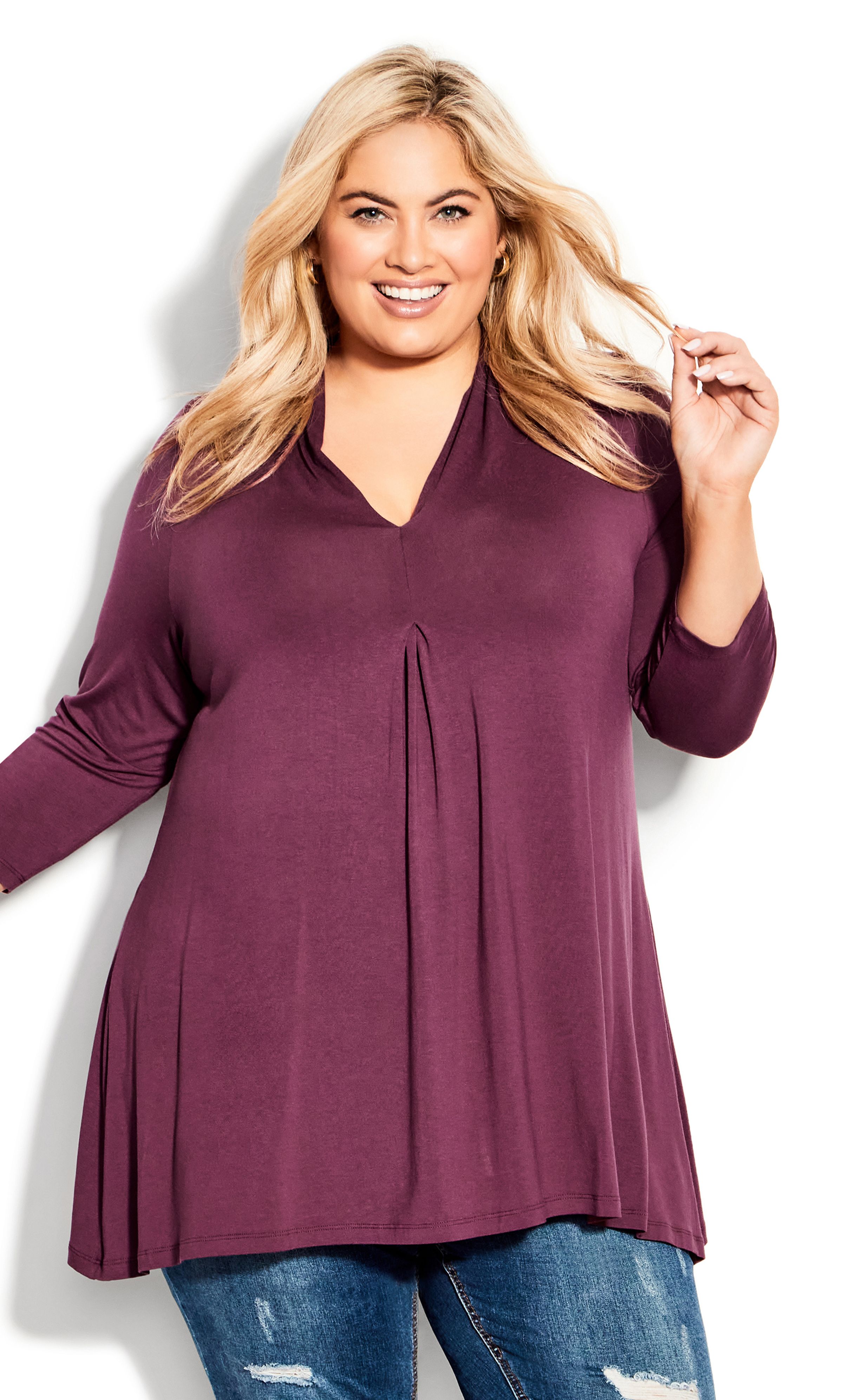 Create the perfect everyday style with the Ellis Plain Tunic. In a dreamy plum shade, this relaxed top shows off your curves in a classic silhouette with a center pleat detail. Key Features Include: - V-neckline - 3/4 length sleeves - Pull-over style - Darted bust for shape - Center pleat detail - Relaxed fit - Soft stretch fabrication - Below hip length hemline Layer up with a denim jacket and a pair of leggings.