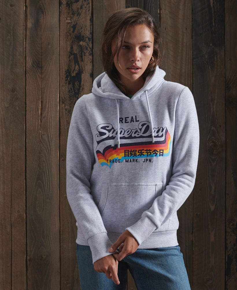Get that vintage look with one of our iconic Vintage Logo overhead hoodies, designed to make you look and feel unique and distinctive.Slim fit – designed to fit closer to the body for a more tailored lookDrawstring hoodRibbed cuffs and hemPouch pocketFleece liningCracked effect printed logo