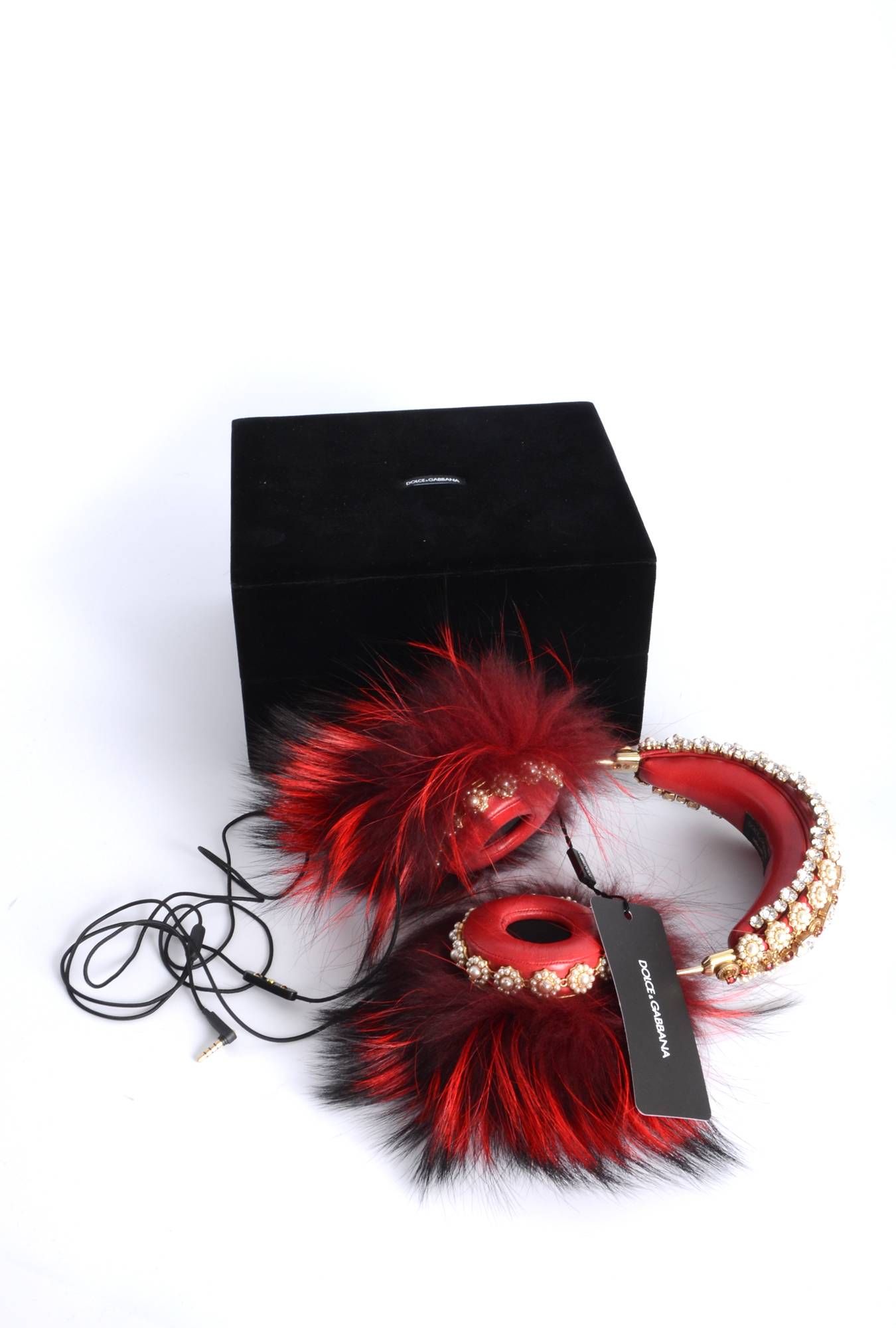Dolce & Gabbana Women Fur and Jewels Headphone
BI0824 AL980
100% Lambskin