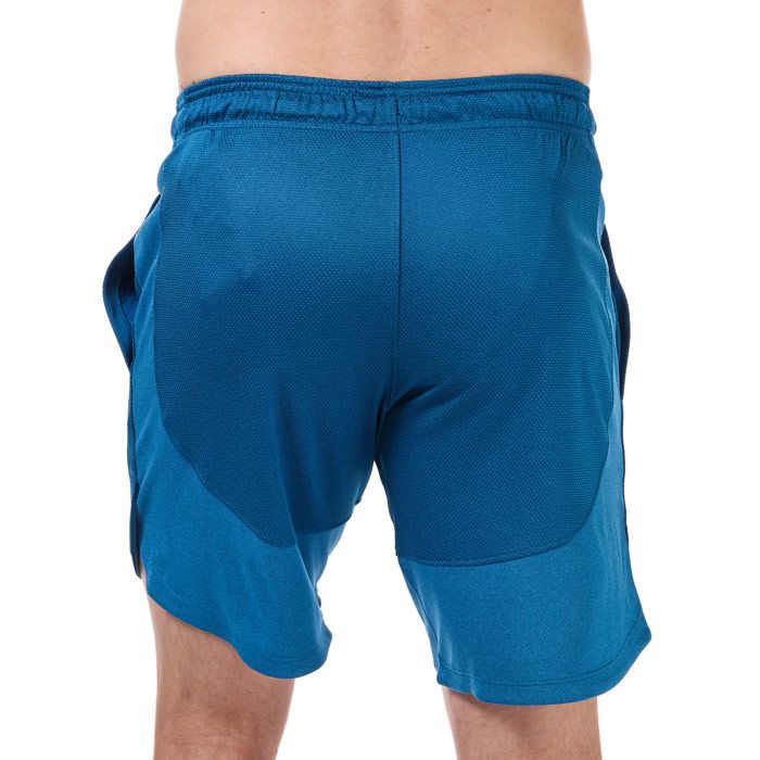 Mens Under Armour Baseline Cotton Vest in blue.<BR>- Sleeveless.<BR>- Charged Cotton® has the comfort of cotton  but dries much faster.<BR>- 4-way stretch construction moves better in every direction.<BR>- Dropped armholes for extra mobility & range of motion.<BR>- Shaped hem for enhanced coverage.<BR>- Back wordmark graphic.<BR>- 57% Cotton  38% Polyester  5% Elastane. Machine washable.<BR>- Ref: 1326707581