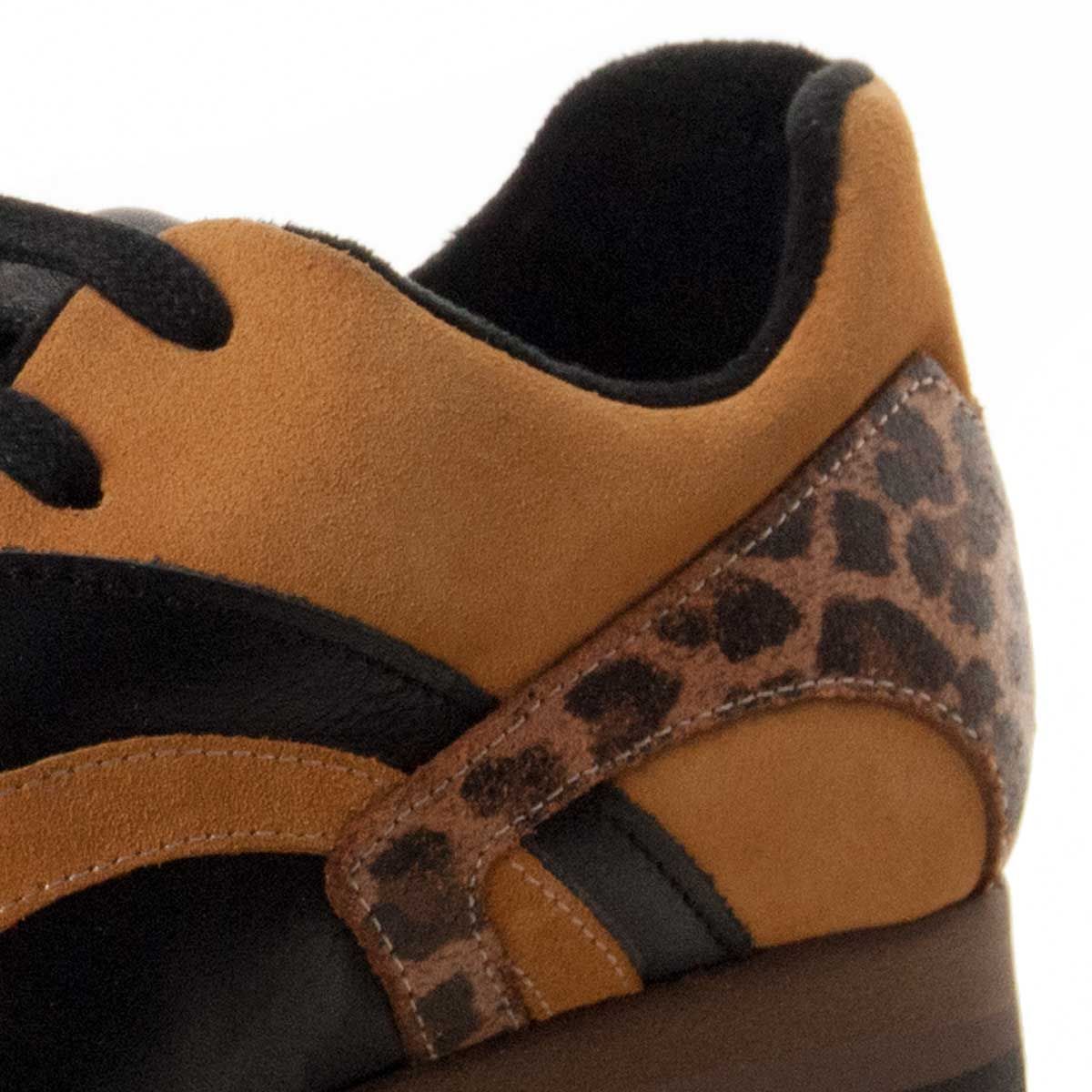Skener with fine-haired lined interior, and non-slip sole. Skener very comfortable, and very current for its finishes and leopard material, ideal for an urban daily style. Manufactured by hand, high quality, with wedge sole and laces. Built with a very durable rubber sole. Made in Spain.