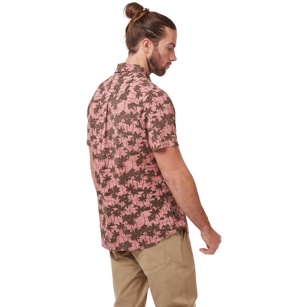 Give your travel bag an instant lift with this classic palm-print summer shirt. The shirt’s relaxed 100% natural bamboo-and-cotton blend fabric is naturally cool and comfortable and requires little in the way of maintenance – just wash and hang to dry using the built-in loops. Lightweight and comfortable for holiday adventures.