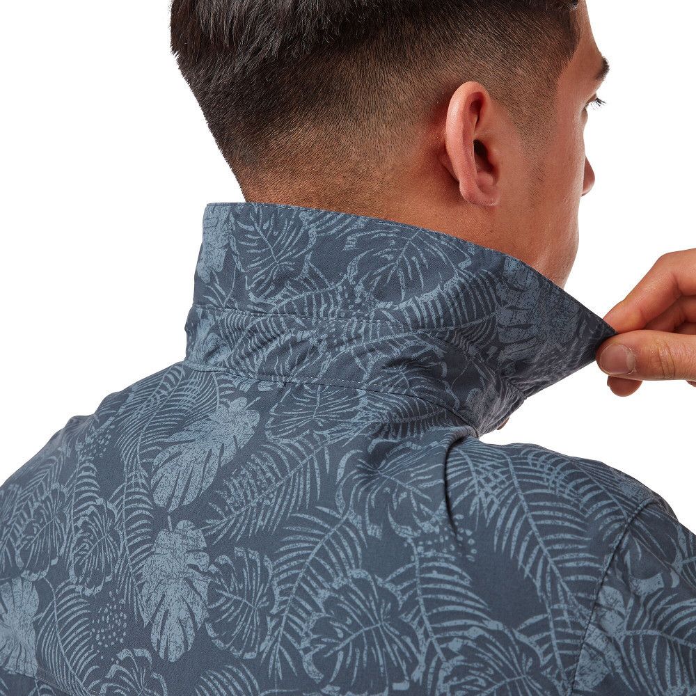 The smart print finish that makes this technical travel shirt stand out from the crowd is only part of the story. While lightweight Lester looks great, it’s also geared up for hot-climate performance so you can enjoy a cool and comfortable trail experience wherever you are in the world. Incorporating in-built NosiLife anti-insect treatment plus UV block.