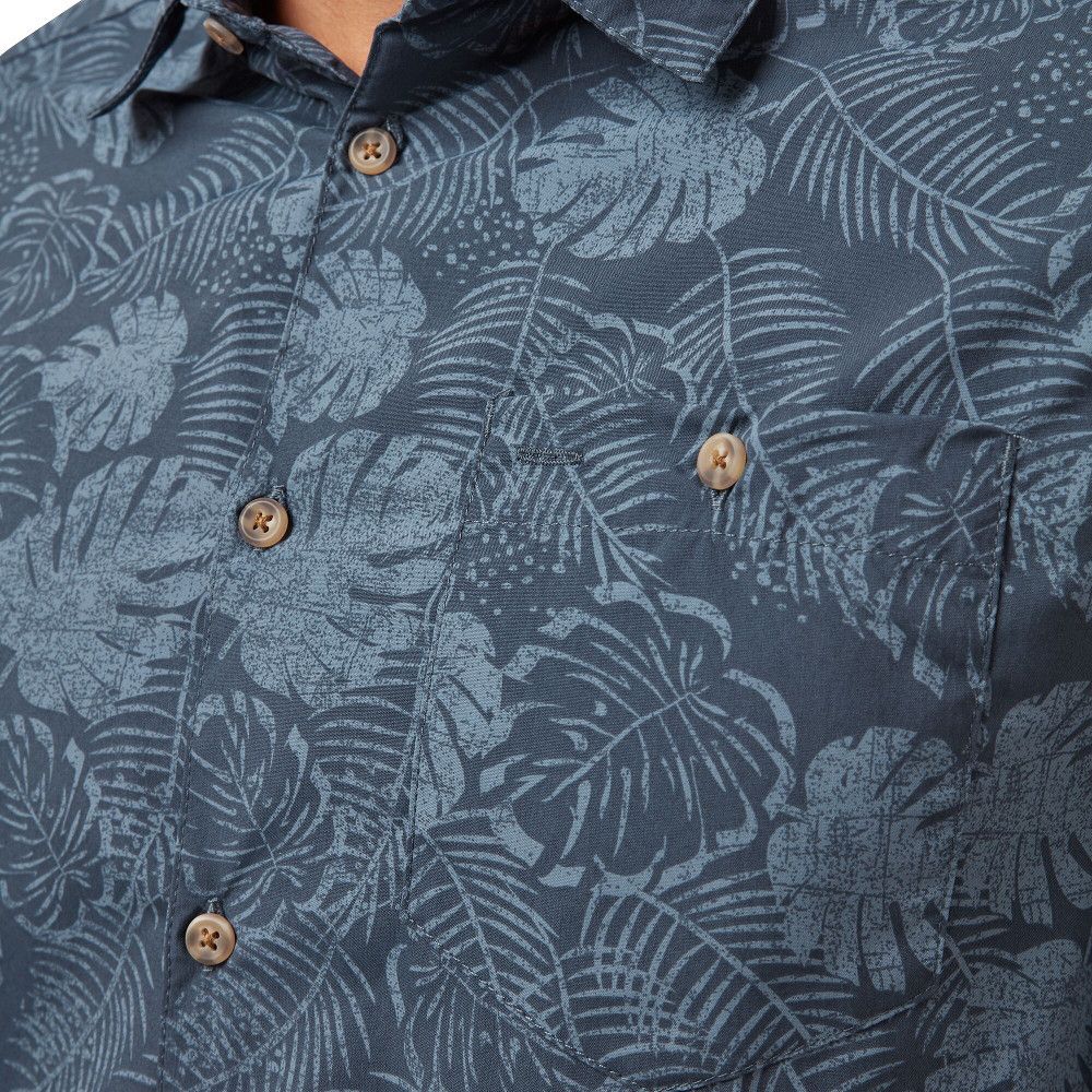 The smart print finish that makes this technical travel shirt stand out from the crowd is only part of the story. While lightweight Lester looks great, it’s also geared up for hot-climate performance so you can enjoy a cool and comfortable trail experience wherever you are in the world. Incorporating in-built NosiLife anti-insect treatment plus UV block.