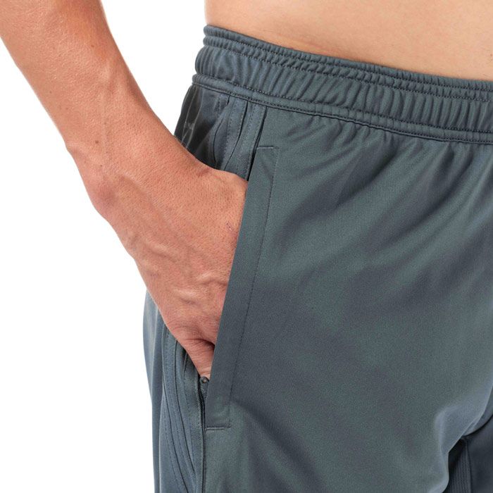 Mens adidas Condivo 18 Shorts in onix - orange.<BR><BR>- climacool helps keep you cool and dry.<BR>- Breathable  quick-drying construction.<BR>- Elasticated waist with inner drawcord.<BR>- Zipped side welt pockets.<BR>- Mesh inner leg panels for breathability.<BR>- Applied 3-Stripes to sides.<BR>- adidas brandmark above left hem.<BR>- Regular fit.<BR>- Inside leg length measures 10in approximately.<BR>- Main material: 100% Polyester.  Machine washable.<BR>- Ref: CV8237<BR><BR>- Measurements are intended for guidance only.