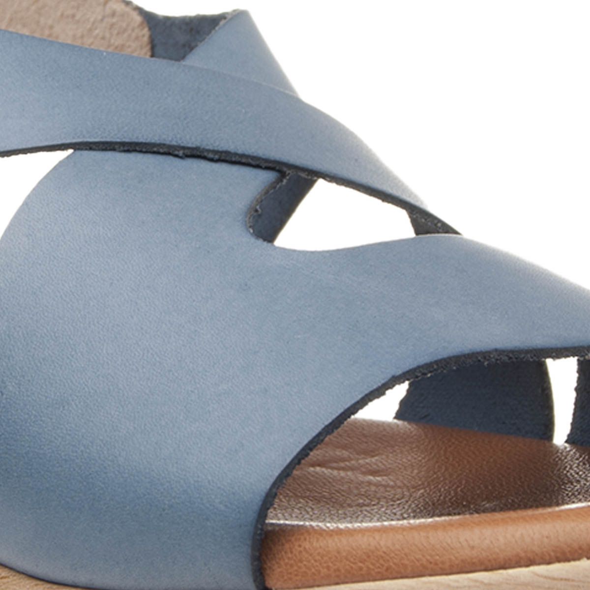 These new sandals meet everything you need to make your summer perfect. Perfect combination between quality, community and design. Manufactured 100% in leather, with padded plant also made of skin and non-slip and light polyurethane sole, nothing weigh. Its combinations of colors and textures make these sandals unique pieces very top and easy to combine. Natural skin, ergonomic, flexible, footprint effect, soft, absorbent, breathable, shock Absorbing, lightweight and anti-slip..Description Technical: External materialNeatural Leatherial Interior: Natural Leather.Material Plant: Natural Leather.Material Sole: Polyurethane. . East Platform: 3,5.Tight Heel: 0.Ture Bag0.Proofundity Bag