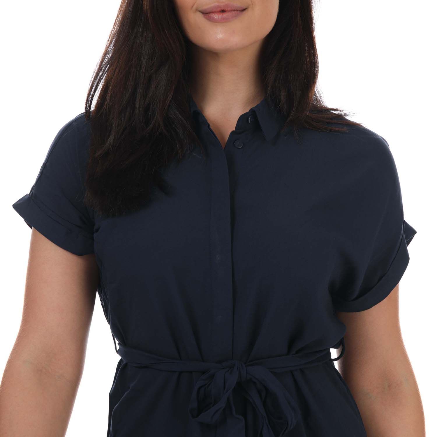 Womens Vero Moda Easy SS Shirt Dress in navy.- Shirt collar.- Hidden button closure.- Turn up details at the sleeves.- Belt at the waist.- Soft viscose material.- Regular fit.- Body: 100% Viscose.- Ref: 10245163A