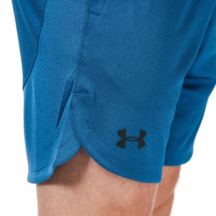 Mens Under Armour Baseline Cotton Vest in blue.<BR>- Sleeveless.<BR>- Charged Cotton® has the comfort of cotton  but dries much faster.<BR>- 4-way stretch construction moves better in every direction.<BR>- Dropped armholes for extra mobility & range of motion.<BR>- Shaped hem for enhanced coverage.<BR>- Back wordmark graphic.<BR>- 57% Cotton  38% Polyester  5% Elastane. Machine washable.<BR>- Ref: 1326707581