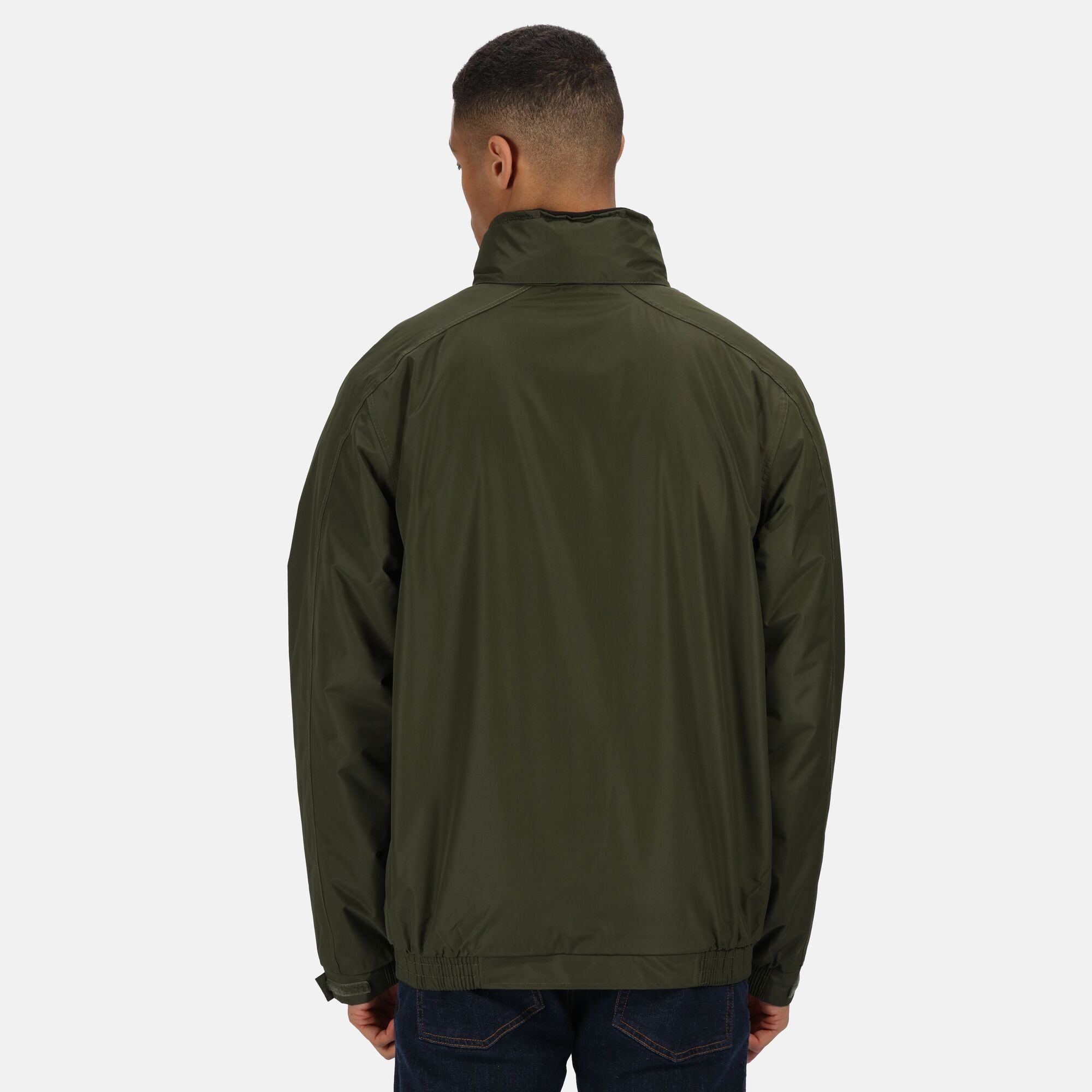 100% Polyester. Taped seams. Waterproof and windproof fabric. Collar and body fleece lined. Polyamide lined sleeves with Thermo-Guard insulation. Inner : 250 series anti-pill Symmetry fleece lined body. Concealed hood. Adjustable cuffs. 2 zipped lower pockets. Mobile phone pocket. Stormflap with hook and loop. Regattas number 1 selling jacket. Concealed zip entrance in lining for embroidery access. Fabric: Waterproof Hydrafort Polyester. S (38: To Fit (ins)). M (40: To Fit (ins)). L (42: To Fit (ins)). XL (44: To Fit (ins)). 2XL (47: To Fit (ins)). 3XL (50: To Fit (ins)). 4XL (53: To Fit (ins)).