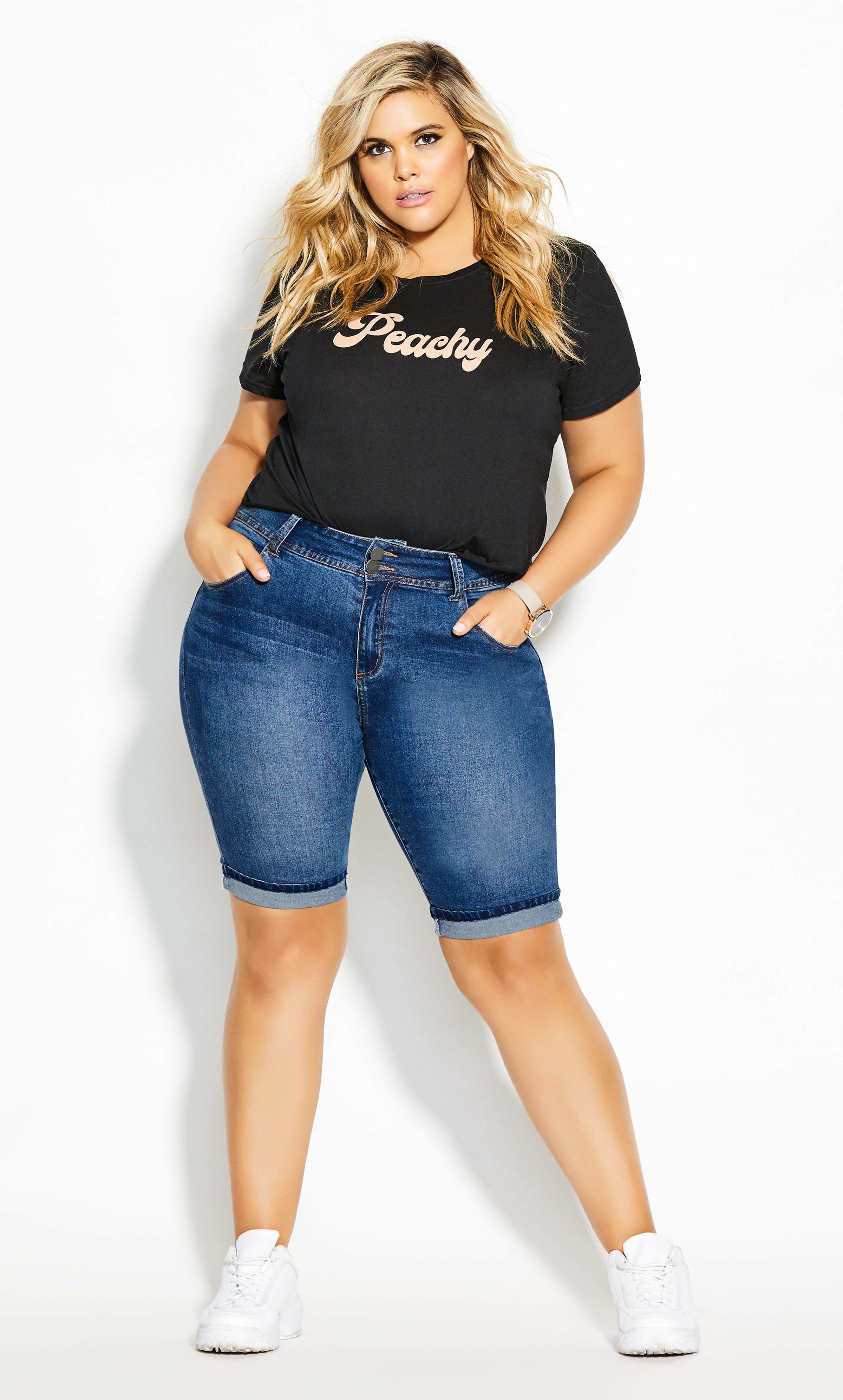 A denim essential every curvy woman needs, the Killer Pins Short are made from a stretch denim fabrication that will feel like a second skin on your curves. Add this timeless style to your wardrobe for endless casual styling possibilities! Key feature includes: - High rise - Double button and zip fastening - Belt looped waistline - Classic 5 pocket denim styling with flap back pockets - Dark denim wash - Knee length - Rolled cuff - Super stretch denim fabrication Team these shorts with a pair of white runners and a cropped jumper for a cute finish!