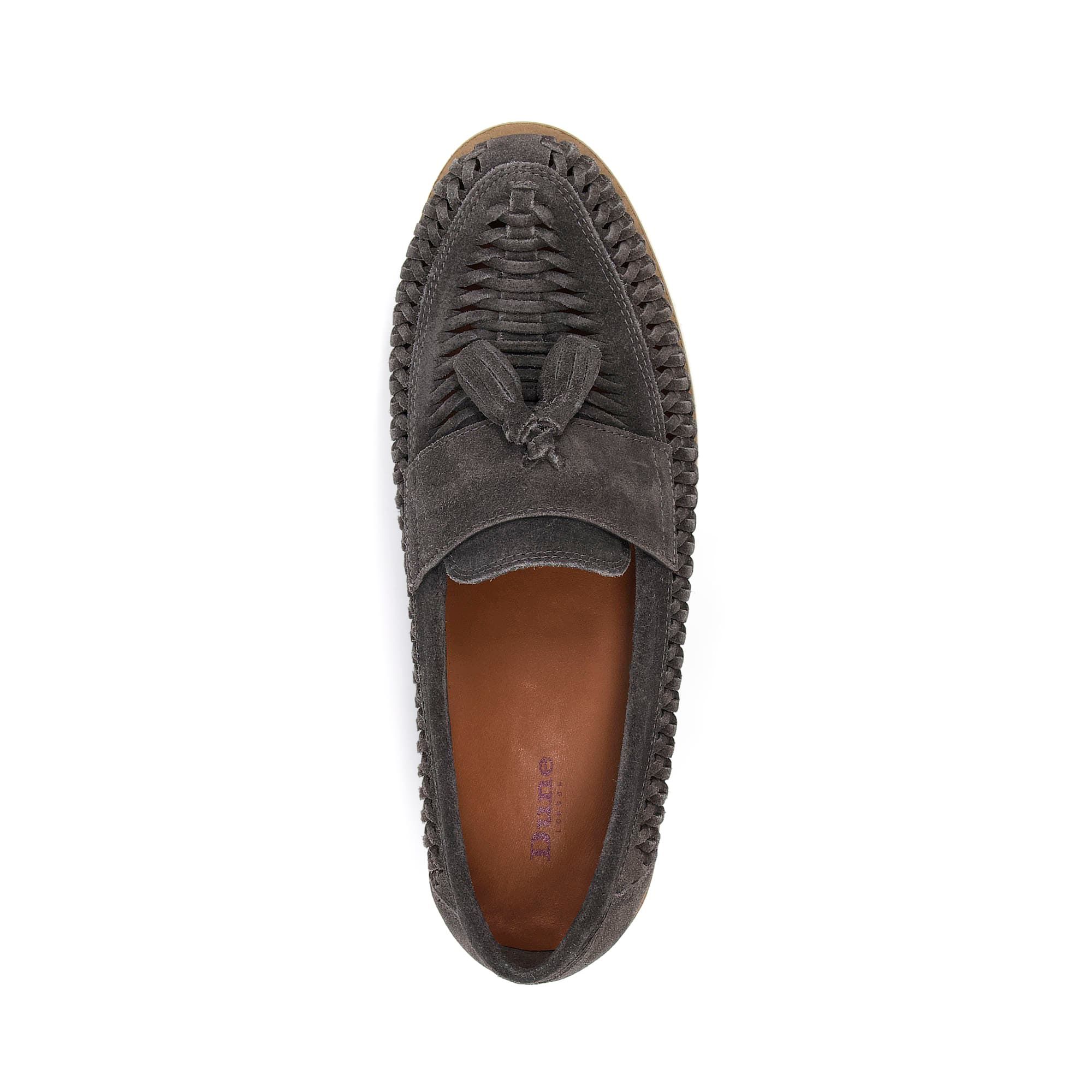 A go-to style for summer, our versatile Buckey loafers combine comfort and style. This easy-to-wear profile features woven side detailing and a traditional tassel trim. Perfect for seasonal events and everyday styling.