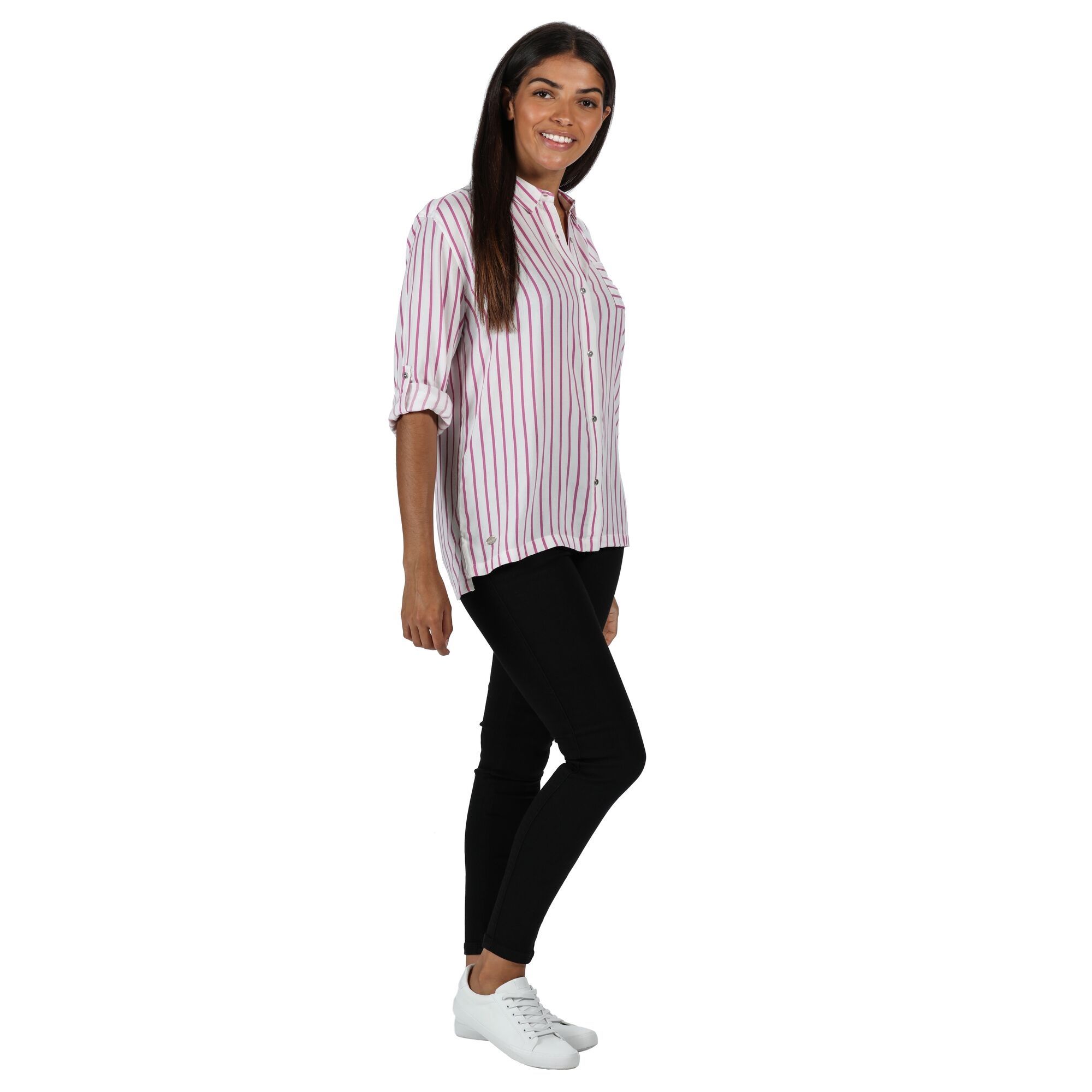 Material: 67% cotton, 33% viscose/rayon. Turn up cuffs with button fastening. 1 chest pocket.