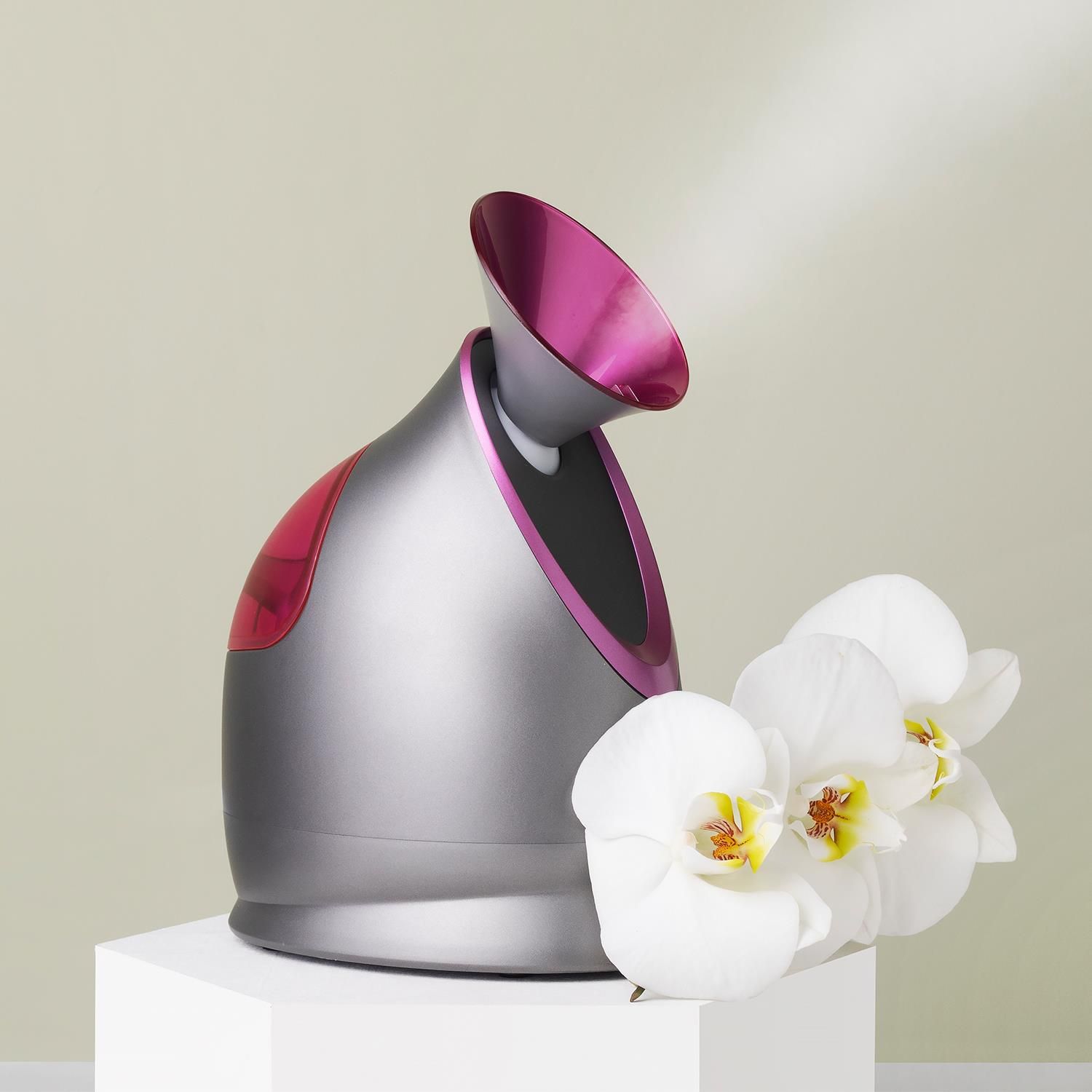 Recreate the salon facial experience at home with the envie facial steamer.  Featuring nano-ionic steam which when combined with ionic water particles is 10x more effective in penetrating skin than basic hot water steamers, use with distilled or purified water for best results.

For the ultimate in self-care, use a few drops of your favourite essential oil onto the aromatherapy cotton pads and place them on the machine’s built-in aromatherapy tablets.  All that’s left to do is sit back and relax for approximately 10 minutes.

Key Features:
Moisturises skin and unclogs pores to allow for better penetration 
Adjustable nozzle