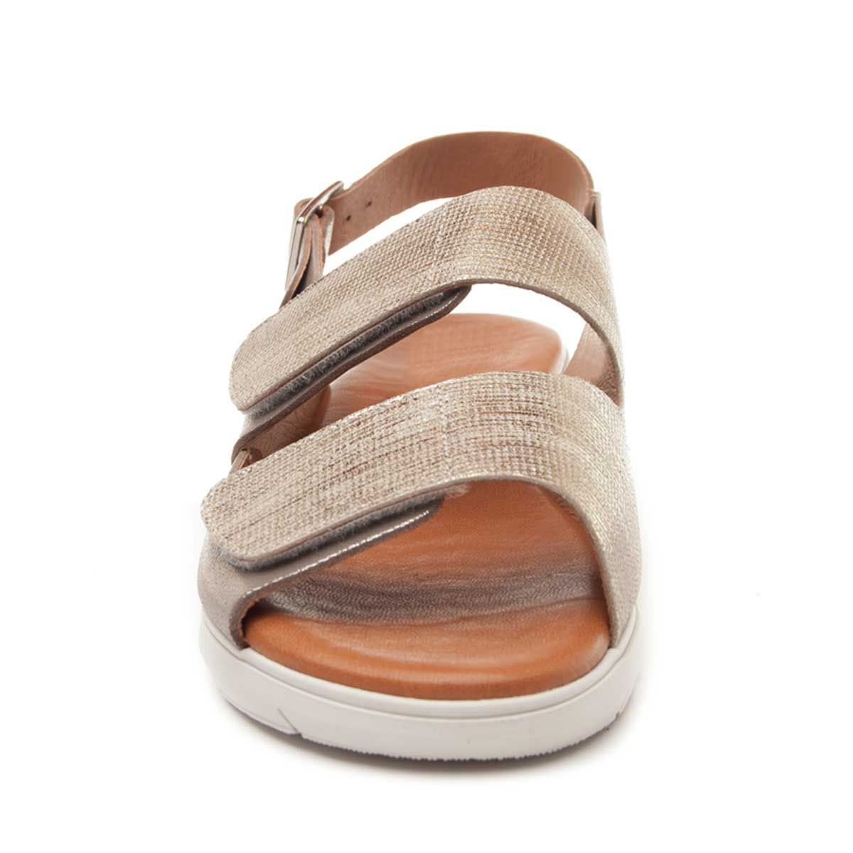 These new sandals meet everything you need to make your summer perfect. Perfect combination between quality, community and design. Manufactured 100% in leather, with padded plant also made of skin and non-slip and light polyurethane sole, nothing weigh. Its combinations of colors and textures make these sandals unique pieces very top and easy to combine. Natural, ergonomic, flexible, footprint effect, soft, absorbing, breathable, shock Absorbing, lightweight and non-slip..description Technical: External materialTural LeatherMaterial Interior: Natural Leather.Material Plant: Natural Leather.Material Sole: Polyurethane. .Atura Platform: 0.Ture Heon: 0.Ture Bag0.Proofundity Bag