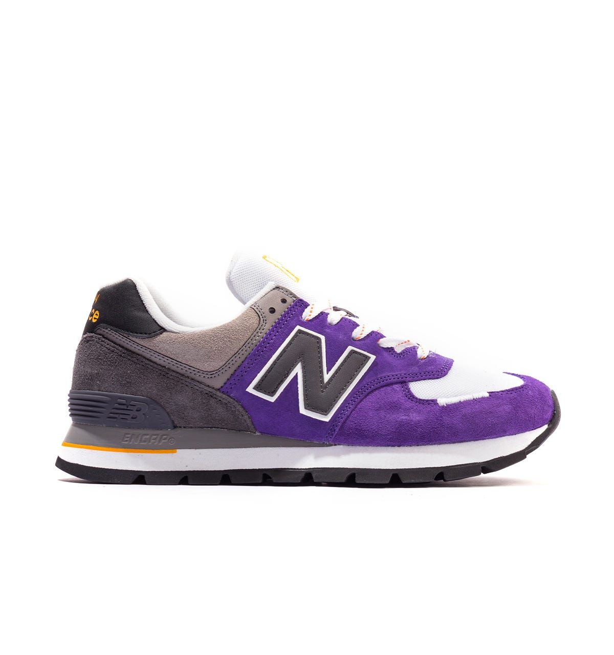 An icon style to New Balance, the 574’s was released as the brands first streetwear offering in 1988. Now redesigned to an even higher quality with a higher grade comfort, this iconic style is recognised by New Balance as their staple style.Men\'s 574 New Balance TrainersSuede UpperTextile LiningTread Rubber OutsoleENCAP TechnologyLace-up ClosureNew Balance Branding