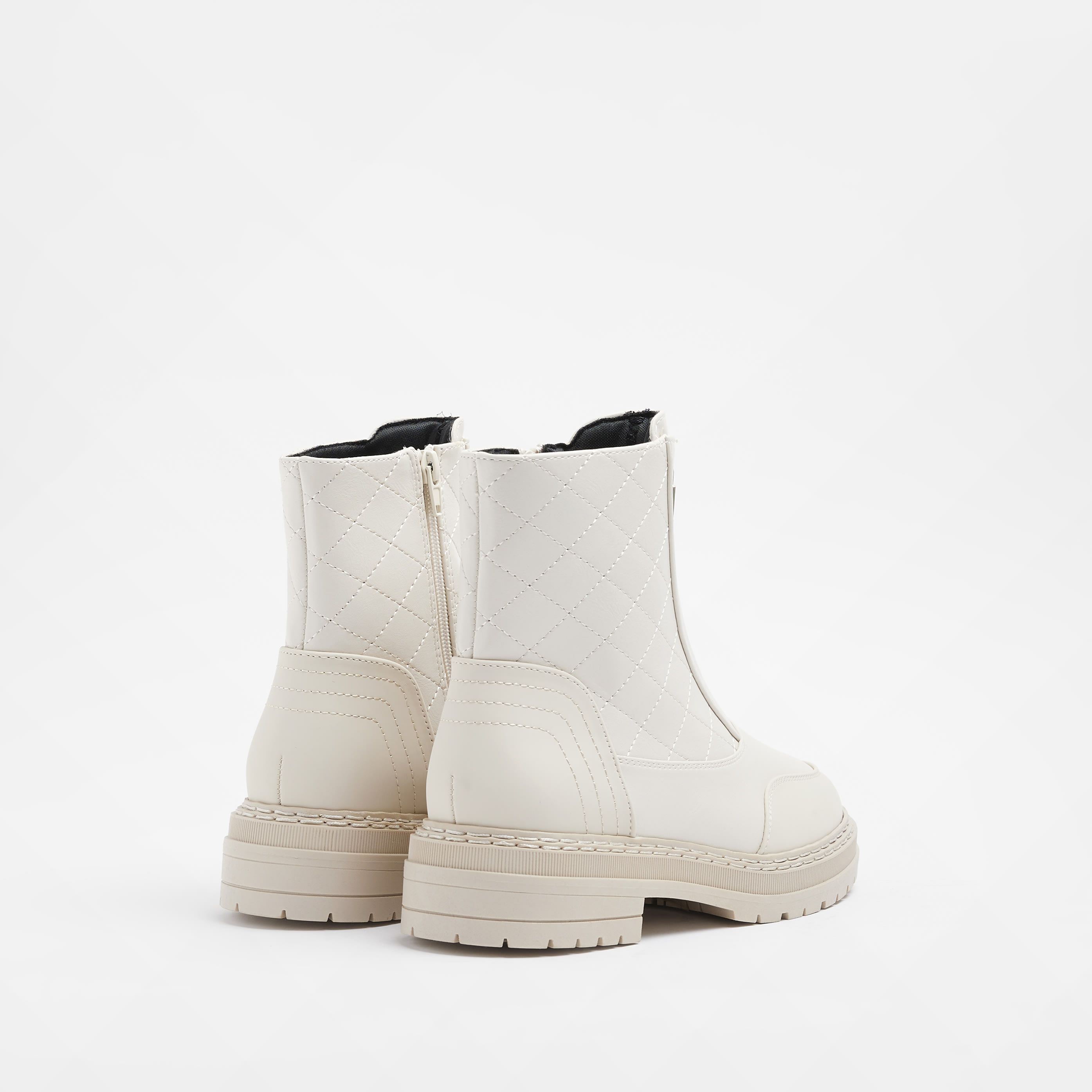 >Brand: River Island>Gender: Women>Type: Boot>Style: Bootie>Occasion: Casual>Pattern: Quilted>Closure: Zip>Fit: Wide>Shoe Width: Wide>Toe Shape: Round Toe>Heel Style: Flat