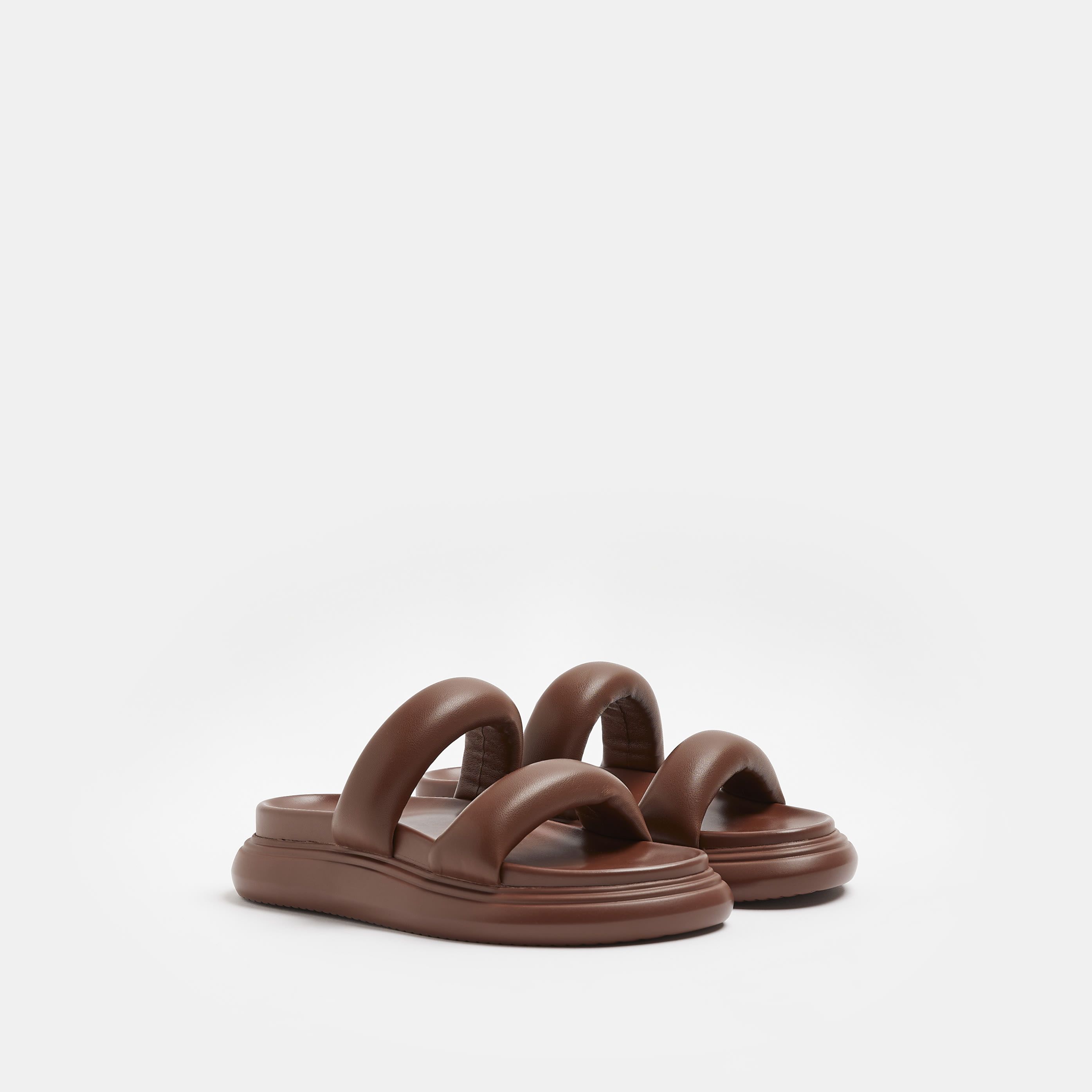 > Brand: River Island> Department: Women> Colour: Brown> Type: Sandal> Style: Flip-Flop> Material Composition: Upper: PU, Sole: Polyester> Material: PU> Upper Material: PU> Pattern: No Pattern> Occasion: Casual> Season: AW22> Closure: Slip On> Shoe Width: Standard> Heel Style: Flat