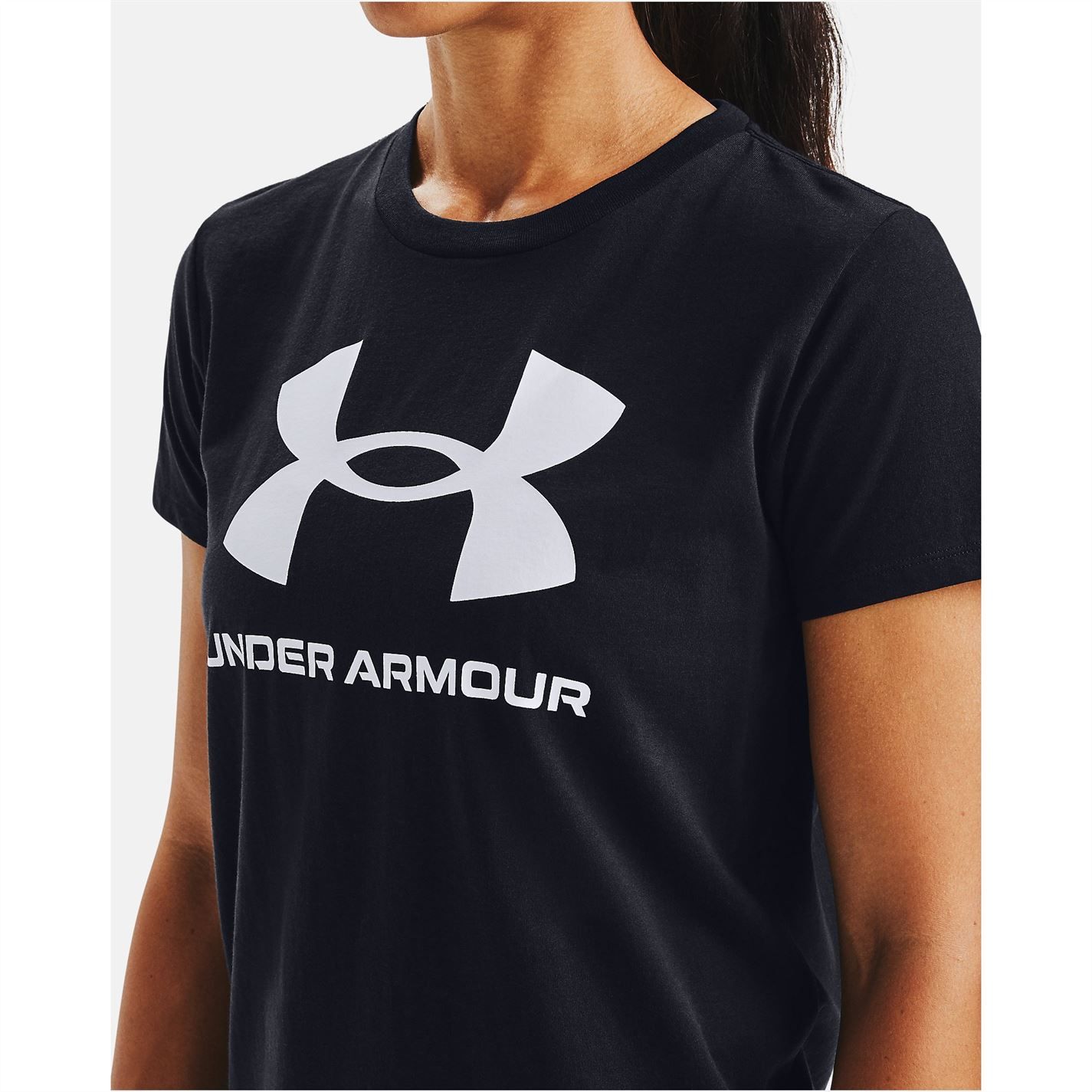 Under Armour Classic Crew T-Shirt Ladies - Upgrade your activewear or your casual wardrobe with this Under Armour Classic Crew T-Shirt which has been crafted using sweat-wicking fabric in order to keep your skin dry and your body cool as your push yourself during a workout. The tee is cut in a classic T-Shirt style with a crew neck and short sleeves, with the design dominated by the large print Under Armour branding across the chest.