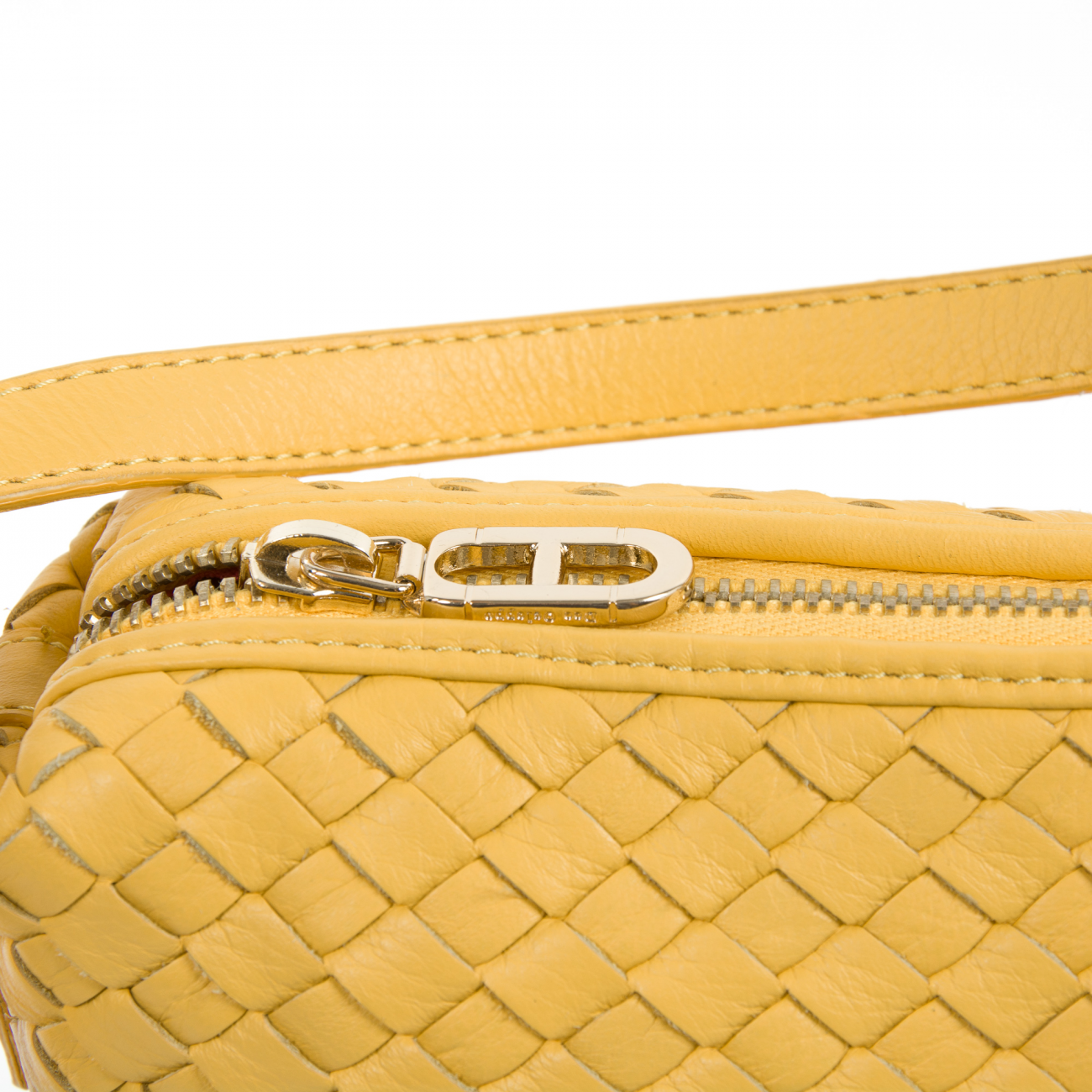 Details: GM1792 INTRECCIO MIAMI MAIS - Color: Yellow - Composition: 100% LEATHER - Made: ITALY - Measures (Width-Height-Depth): 32x22x10 cm - Front Logo - Zip Closure - Logo Inside - One Inside Zip Pocket - Removable Shoulder Strap