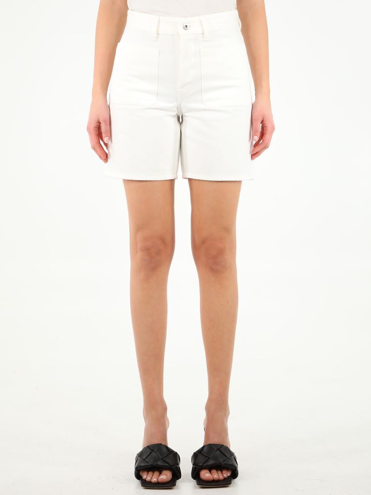 Cream-colored cotton shorts. It features concealed zip and button fastening, two front patch pockets, two rear patch pockets, rear Jil Sander black logo patch and belt loops. The model is 178cm tall and wears size 26.