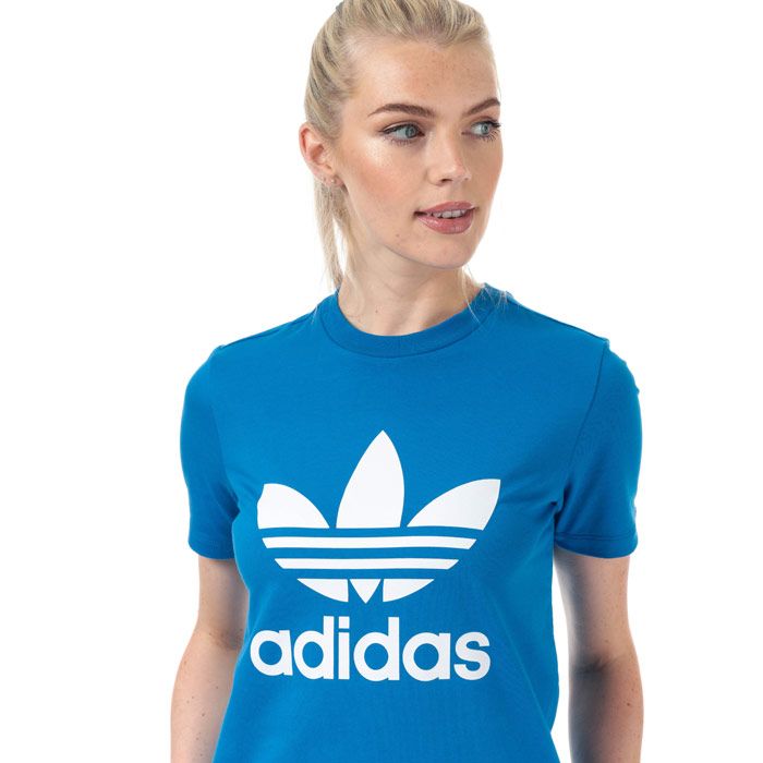 Womens adidas Originals Trefoil T-Shirt in bluebird. – Ribbed crew neck. – Short sleeves. – Soft cotton jersey fabric. – Large printed Trefoil logo to front. – Woven herringbone back neck tape. – Regular fit. – Measurement from shoulder to hem: 23“ approximately.   – Main material: 95% Cotton  5% Elastane.  Machine washable. – Ref: DH3132 – Measurements are intended for guidance only.