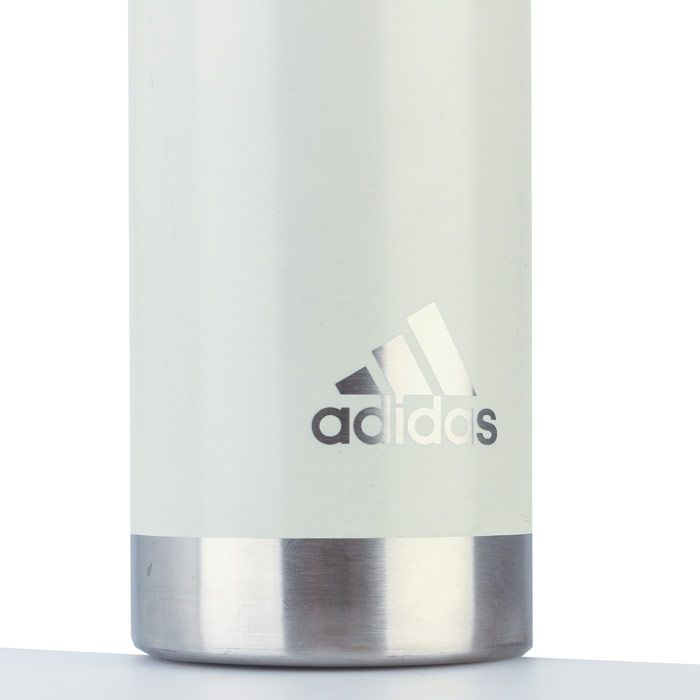 adidas Steel Water Bottle  Off-White.<BR><BR>- Volume; 750ml. <BR>- BPA-free squeeze water bottle.<BR>- TPU mouth piece.<BR>- Wide opening and screw cap.<BR>- Dishwasher safe.<BR>- Ref: DT6577