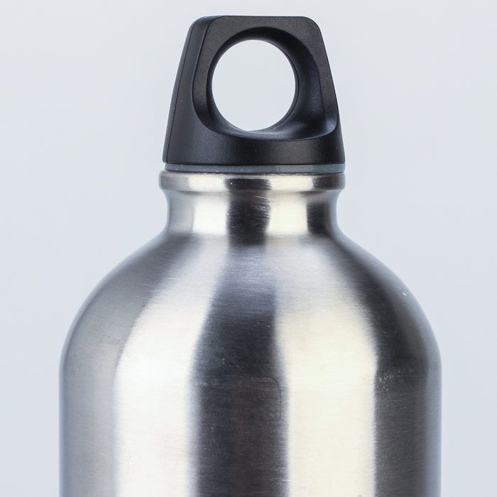 adidas Steel Water Bottle  Off-White.<BR><BR>- Volume; 750ml. <BR>- BPA-free squeeze water bottle.<BR>- TPU mouth piece.<BR>- Wide opening and screw cap.<BR>- Dishwasher safe.<BR>- Ref: DT6577