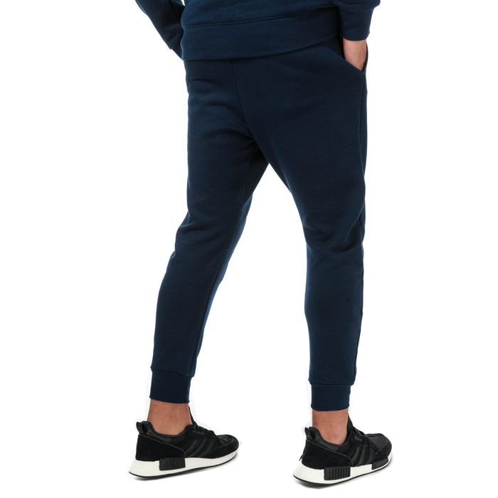 Mens Reebok Classics Fleece Pants in collegiate navy.<BR><BR>- Elasticated waistband with inner drawcord.<BR>- Side welt pockets.<BR>- Ribbed cuffs.<BR>- Reebok Classics Starcrest logo embroidered at left thigh.<BR>- Slim fit.<BR>- Main material: 80% Organic cotton  20% Polyester.  Rib: 95% Cotton  5% Elastane.  Machine washable.<BR>- Ref: DT8134