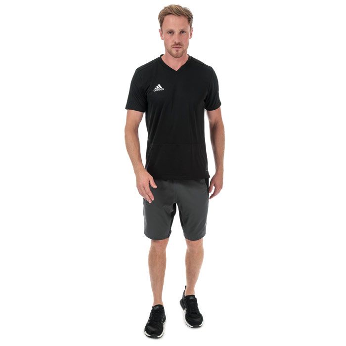 Mens adidas 4KRFT Woven 10 Inch Shorts in black - grey six.<BR><BR>- climalite fabric sweeps sweat away from your skin.<BR>- Elasticated waist with inner drawcord.<BR>- Side welt pockets.<BR>- Breathable mesh gusset.<BR>- Flatlock seams reduce chafing and skin irritation.<BR>- adidas brandmark above left hem.<BR>- Soft  stretchy fabric.<BR>- Regular fit.<BR>- Inside leg length measures 10in approximately.<BR>- Main material: 100% Polyester.  Mesh: 92% Polyester  8% Elastane.  Machine washable.<BR>- Ref: DU5232<BR><BR>Measurements are intended for guidance only.