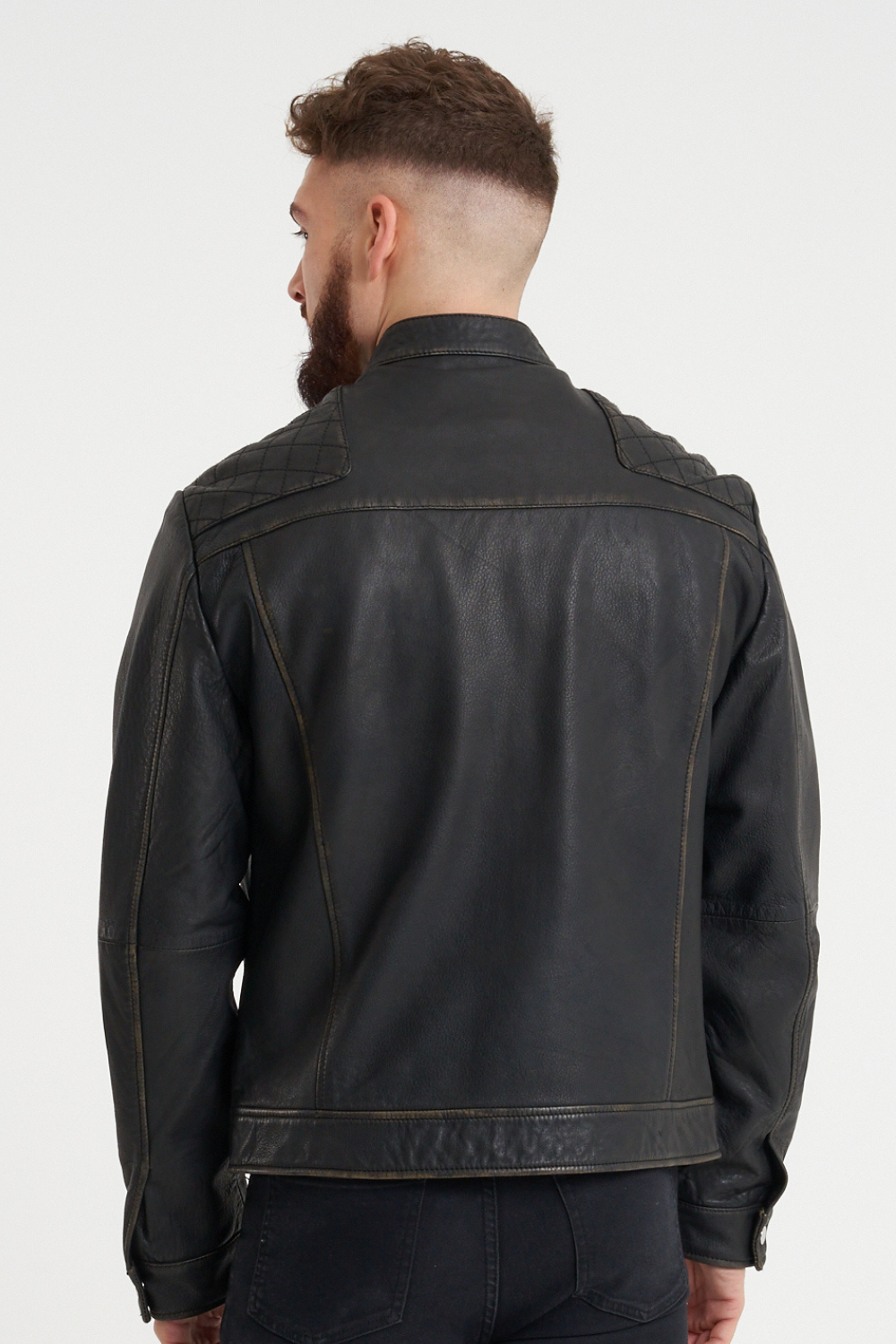 Washed leather, tab neck collar and subtle shoulder quilted stitch - what more could you want from a classic leather jacket? The iconic BARNEYS ORIGINALS James jacket is made from super soft sheep leather that boasts timeless style and prevailing durability. As seen on the likes of Jason Statham, this biker jacket is a must have for any occassion.