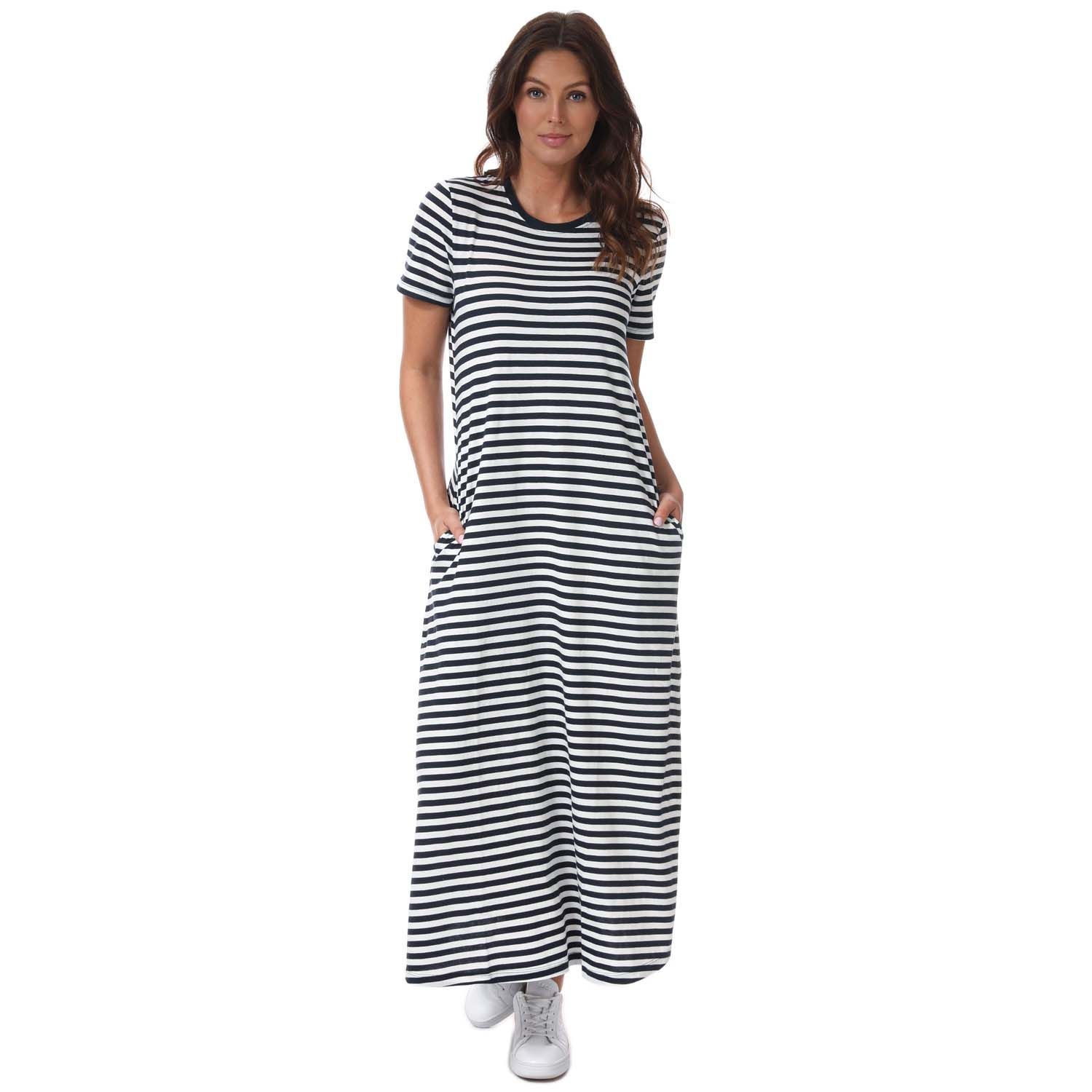 Womens Only May Stripe Short Sleeve Maxi Dress in navy - white.- Round ribbed neckline.- Short sleeves.- Two side pockets.- All over stripe pattern.- Oversized fit.- 100% Cotton. - Ref:15252633A