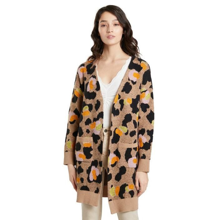 Brand: Desigual
Gender: Women
Type: Cardigan
Season: Fall/Winter

PRODUCT DETAIL
• Color: brown
• Pattern: leopard
• Sleeves: long
• Neckline: v-neck
• Pockets: front pockets

COMPOSITION AND MATERIAL
• Composition: -100% acrylic 
•  Washing: machine wash at 30°