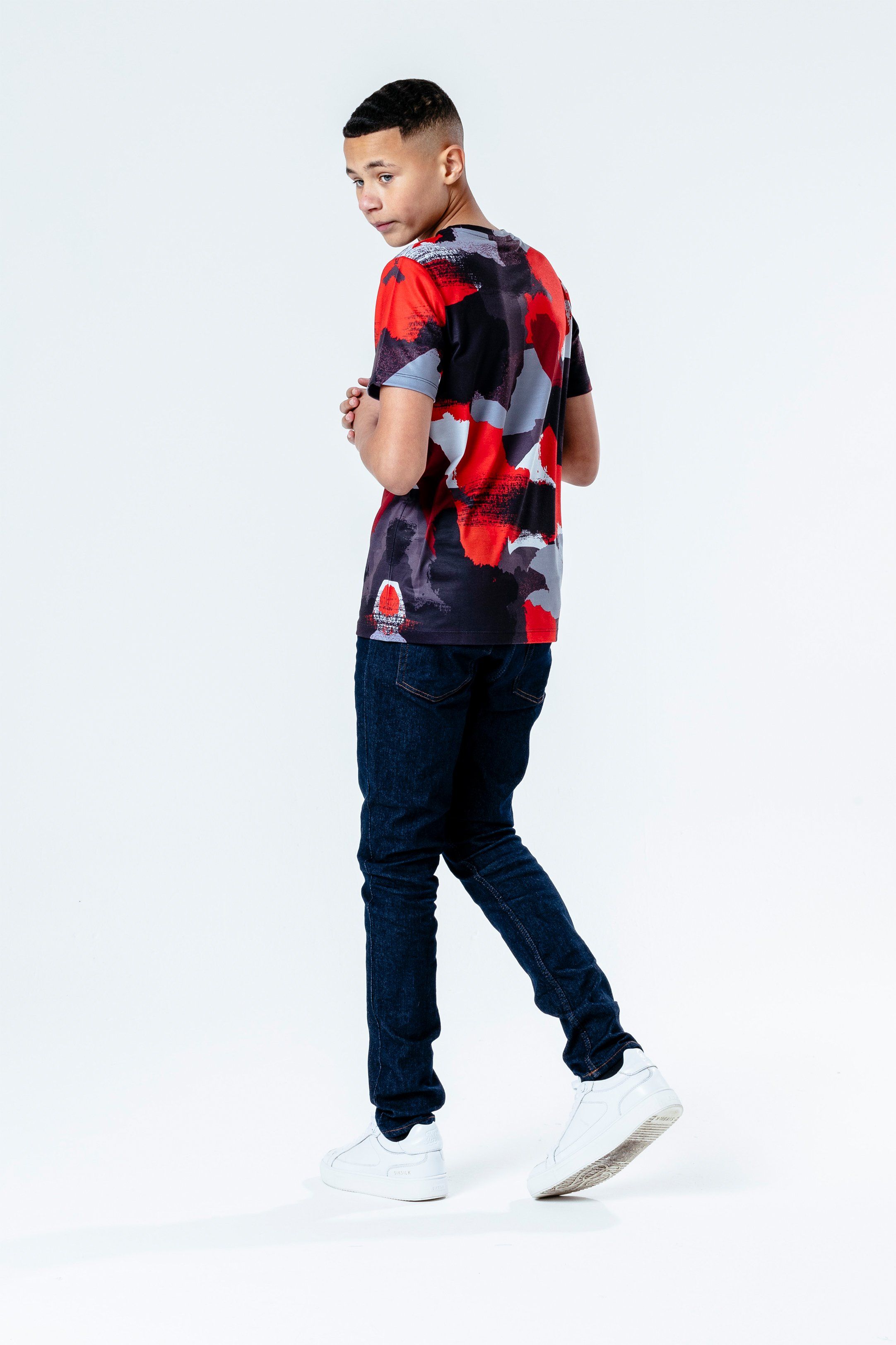 The HYPE. RED camo kids t-shirt features a red, burgundy, black and grey colour palette. Featuring a crew neck line, short sleeves and the iconic HYPE. script logo across the front in a contrasting white. Highlighting our signature all-over camo print. For a casual look, wear with a pair of sweat joggers, or if you're after a smarter look, a pair of skinny fit denim jeans and box fresh kicks. Machine wash at 30 degrees.