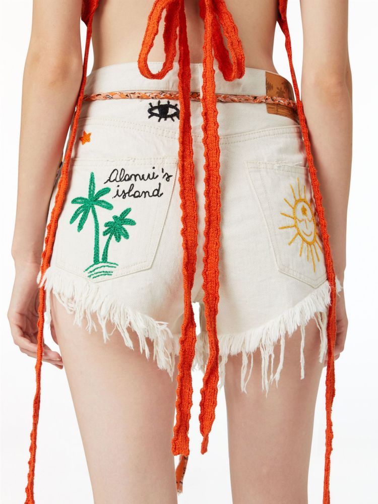 High-waisted Mermaid shorts in cream-colored denim. It features zip and button closure, five pockets design, all-over multicolor embroideries, fringed hems and rear Alanui patch. The model is 176cm tall and wears size 26.  