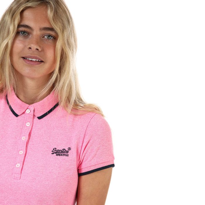 Superdry women’s Pacific Polo. This athletics-inspired polo features a coloured embroidery of the Superdry logo on the chest and stripe details on the collar and sleeve hems. This is finished with a Superdry Athletics logo tab on the hem. For a key look this season, partner this polo with jeans and trainers for the perfect off-duty look.