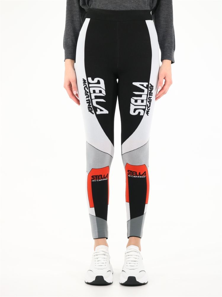 Leggins characterized by a sporty style with Stella McCartney logo, geometric designs and elasticated waist.The model is 178 cm tall and wears size 38