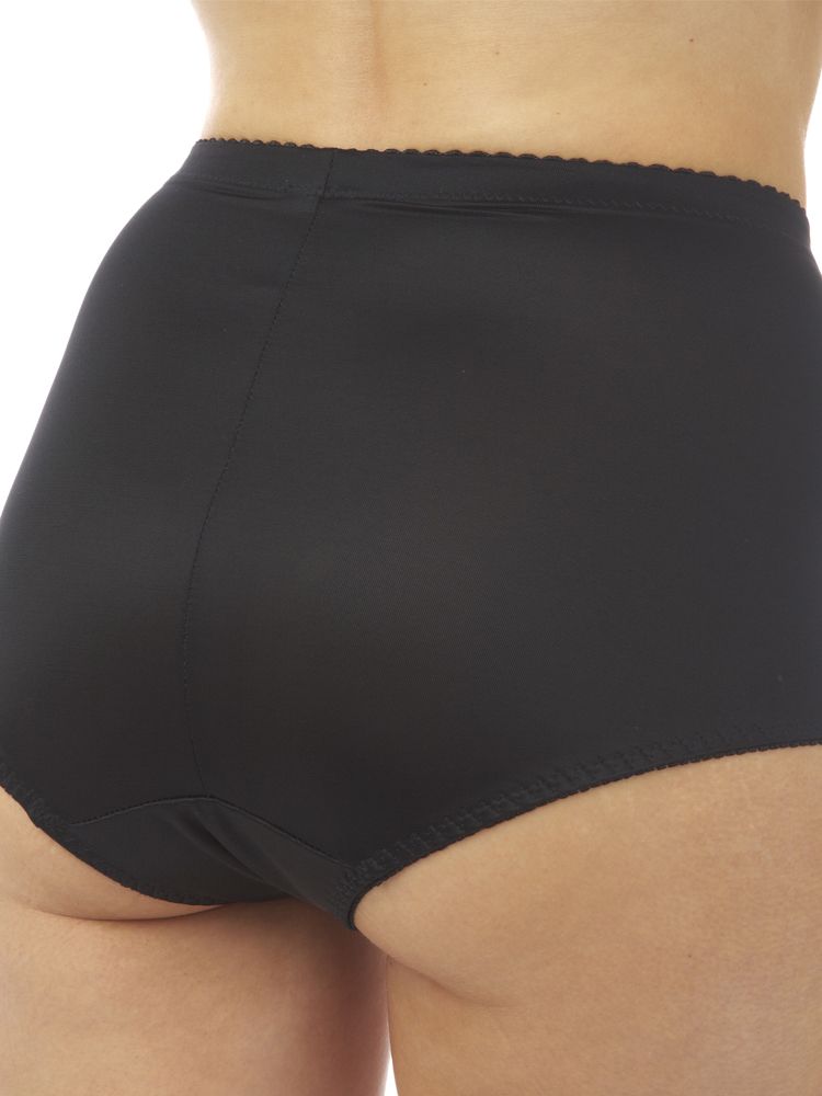 Firm control knickers that also feature a mesh panel for the ultimate smooth silhouette look. These knickers are high rise and scallop edging creates the invisible look underneath clothing. Lined gusset for additional comfort, making these the perfect everyday briefs. Size Guide: S (10), M (12), L (14), XL (16), 2XL (18), 3XL (20).
