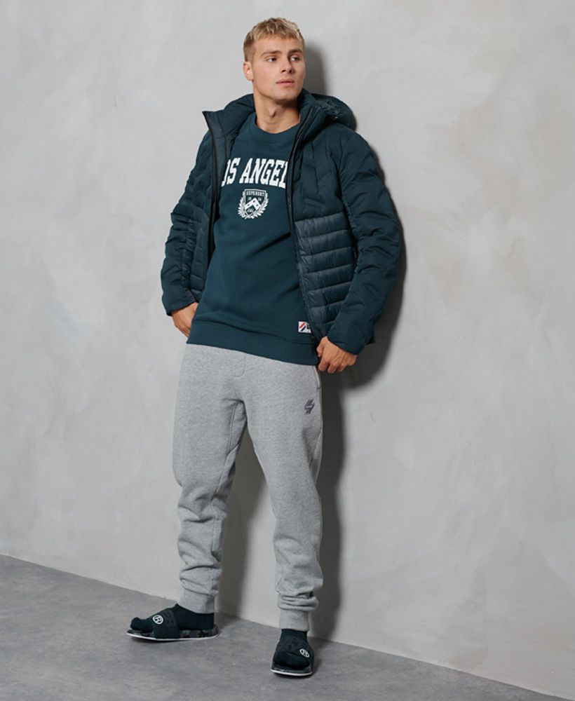Get the ultimate collegiate look with the City College Oversized Sweatshirt, featuring a super soft lining and a college inspired print.Oversized fit – exaggerated and super relaxed, let your style flowLong sleevesCrew necklineRibbed cuffs and hemPrinted graphicEmbroidered logoSignature logo patch